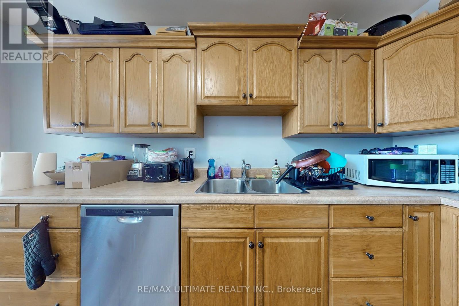 Property at 49 WENTWORTH STREET N image 5