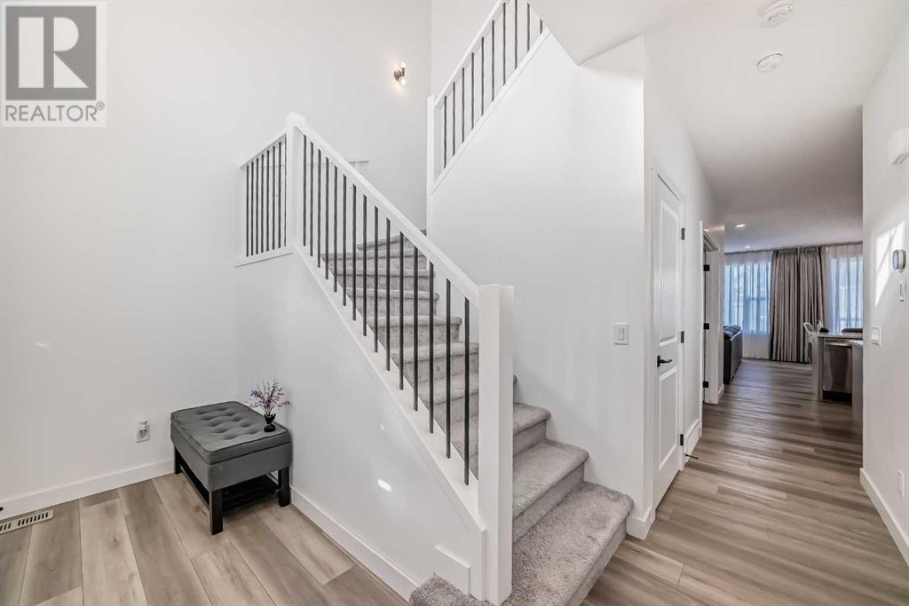 Property at 40 walcrest Row SE image 4