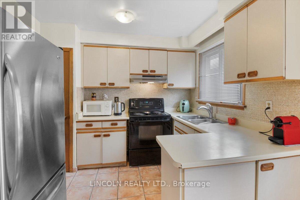 61 Carney Road, Toronto, Ontario  M2M 1T3 - Photo 11 - C11967343