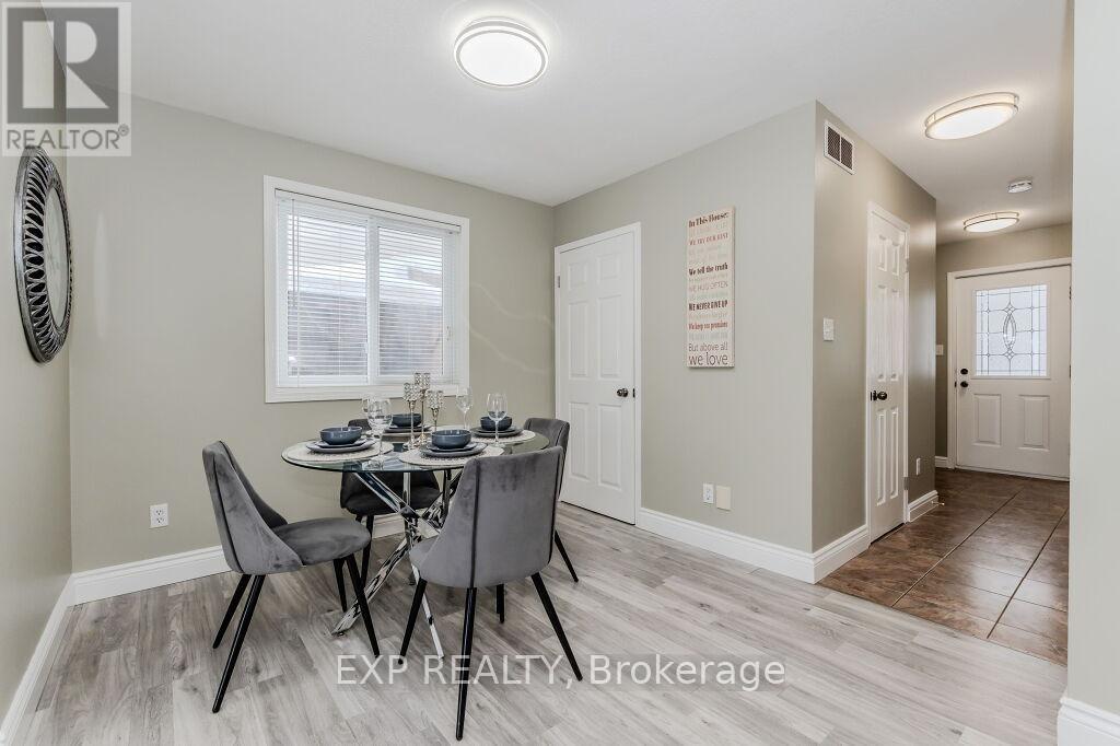 66 Karen Walk, Waterloo, Ontario  N2L 6K7 - Photo 8 - X11967378