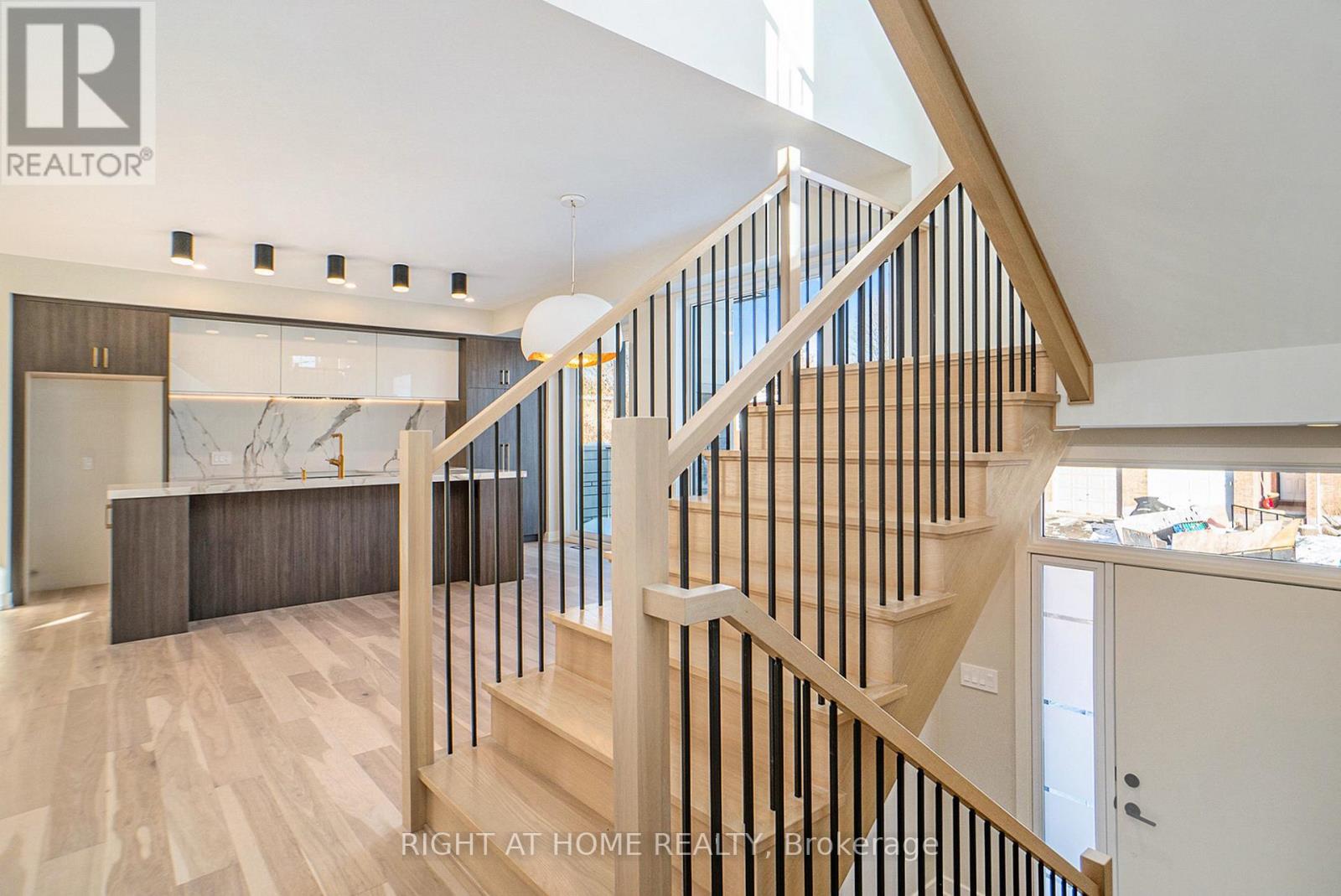 Property at 576 BRUNEL STREET N image 3