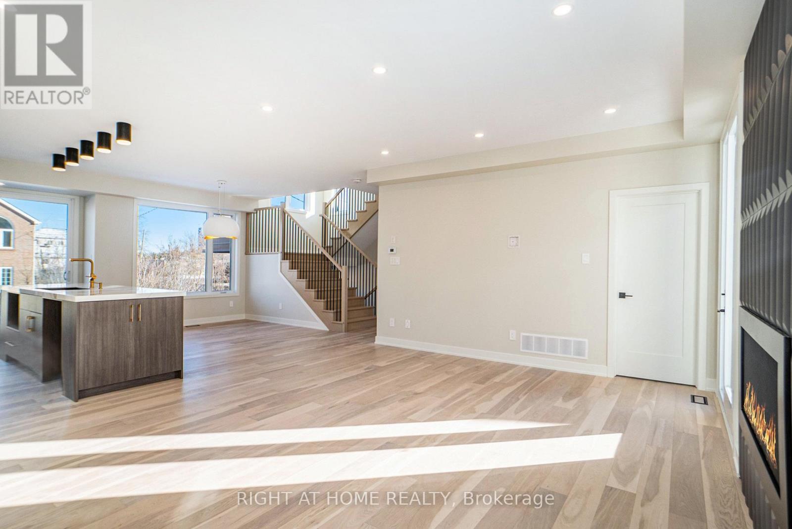Property at 576 BRUNEL STREET N image 5