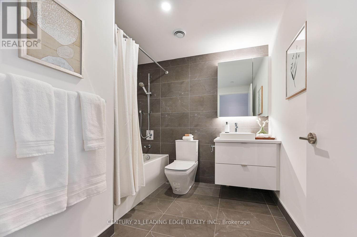610 - 21 Lawren Harris Square, Toronto (Waterfront Communities), Ontario  M5A 0T4 - Photo 17 - C11967404