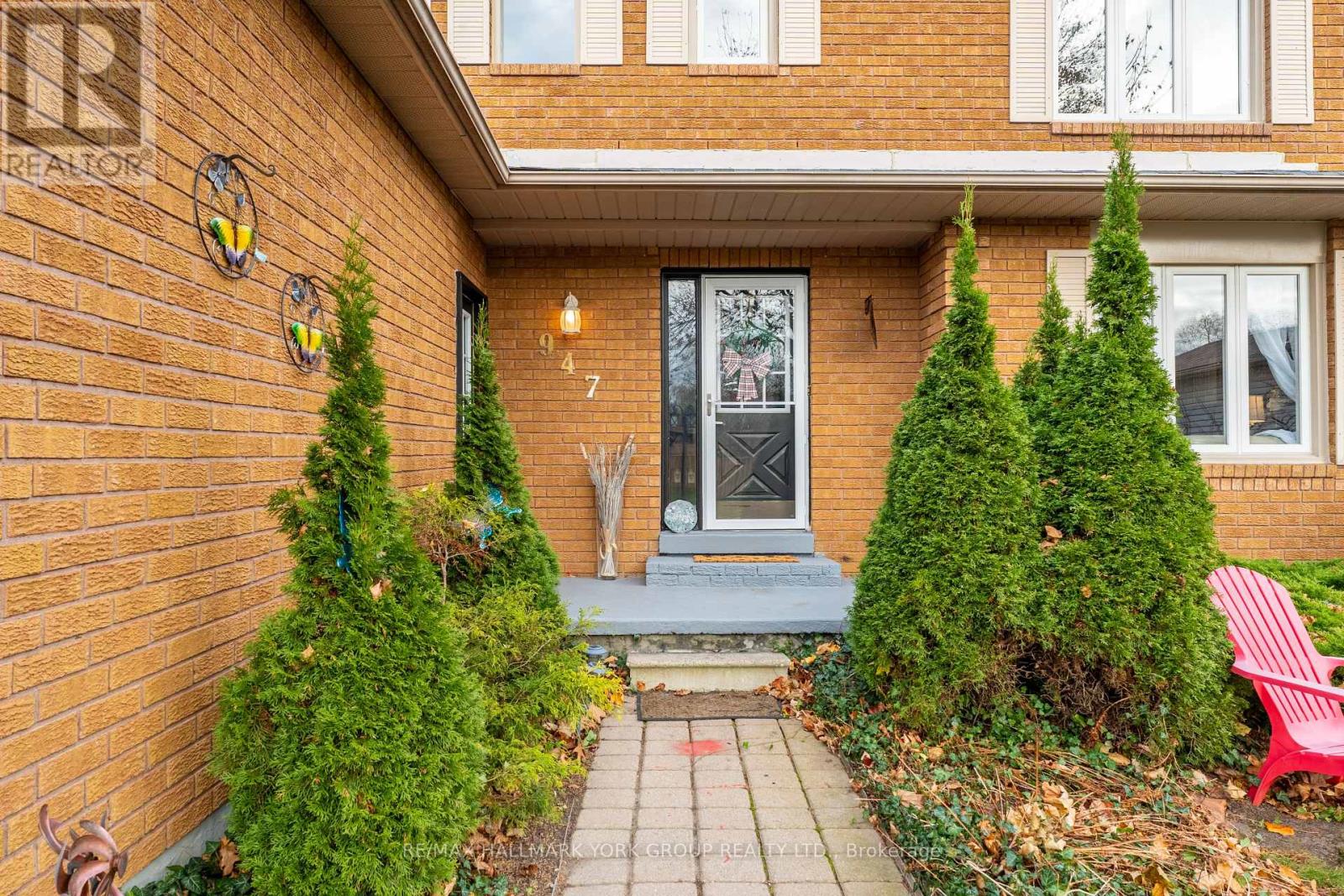 Property at 947 CORNELL CRESCENT image 3