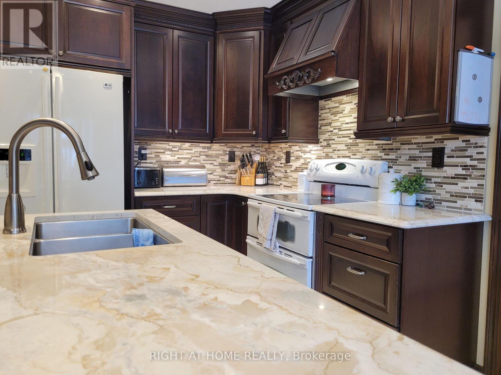 Property at 436 LABRADOR DRIVE image 3