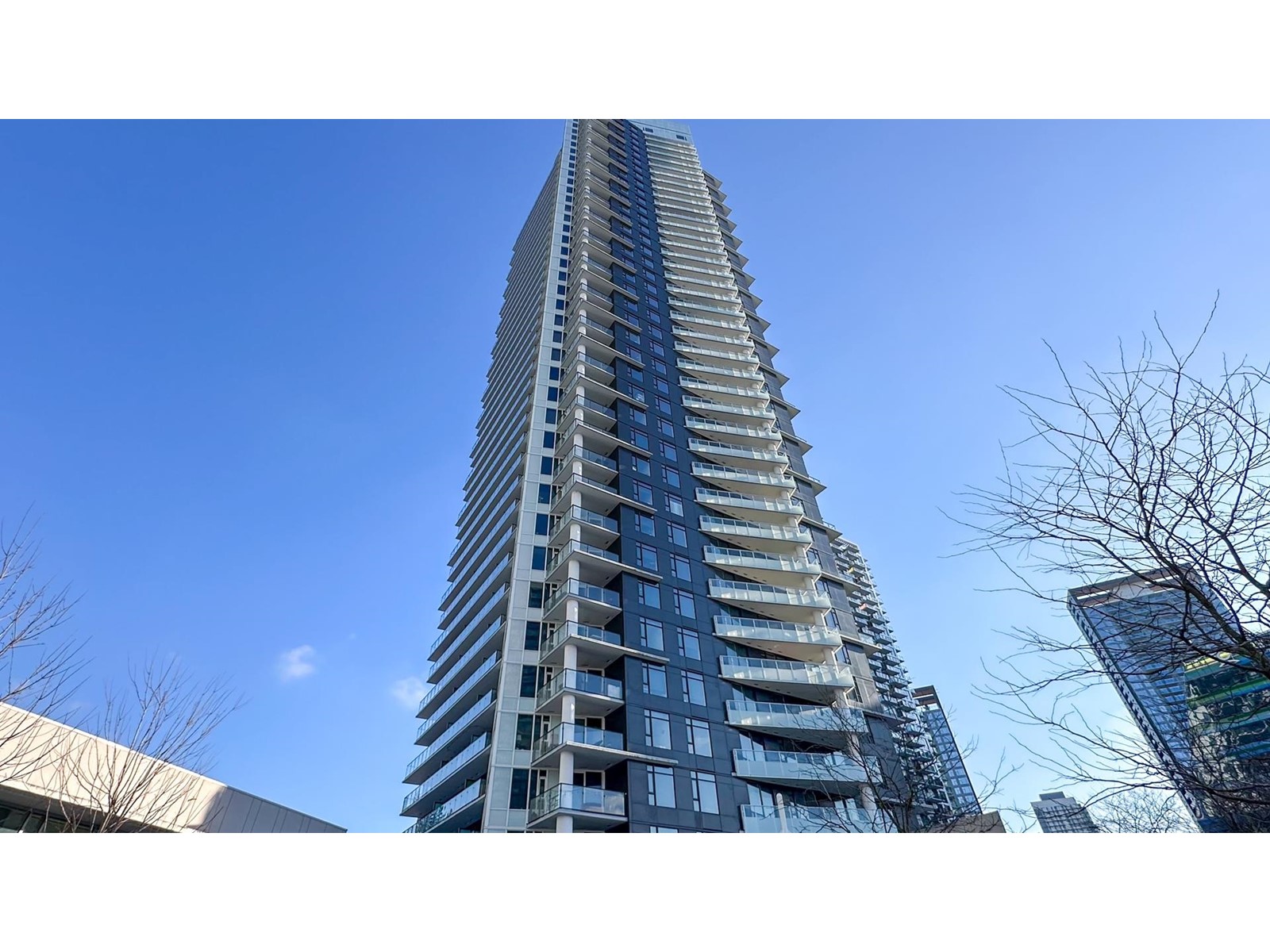 910 9887 Whalley Boulevard, Surrey, British Columbia  V3T 0P4 - Photo 1 - R2965658