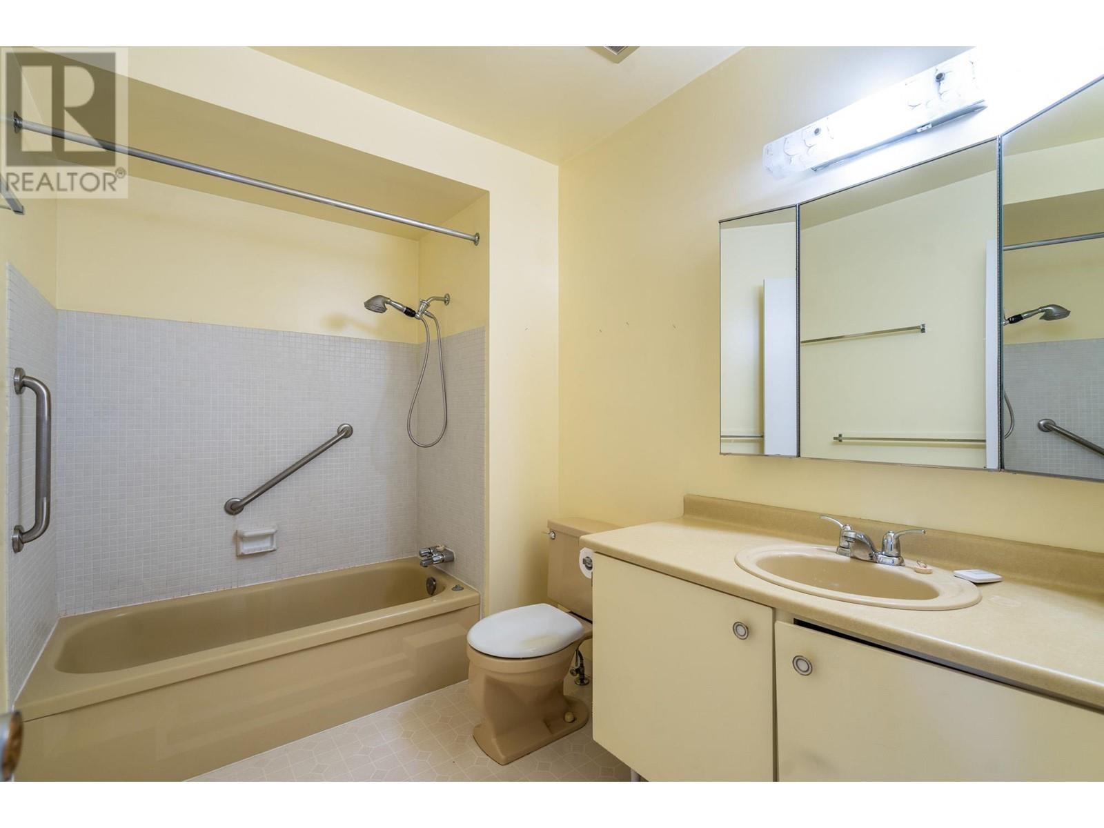 Listing Picture 20 of 36 : 3013 VEGA COURT, Burnaby / 本拿比 - 魯藝地產 Yvonne Lu Group - MLS Medallion Club Member
