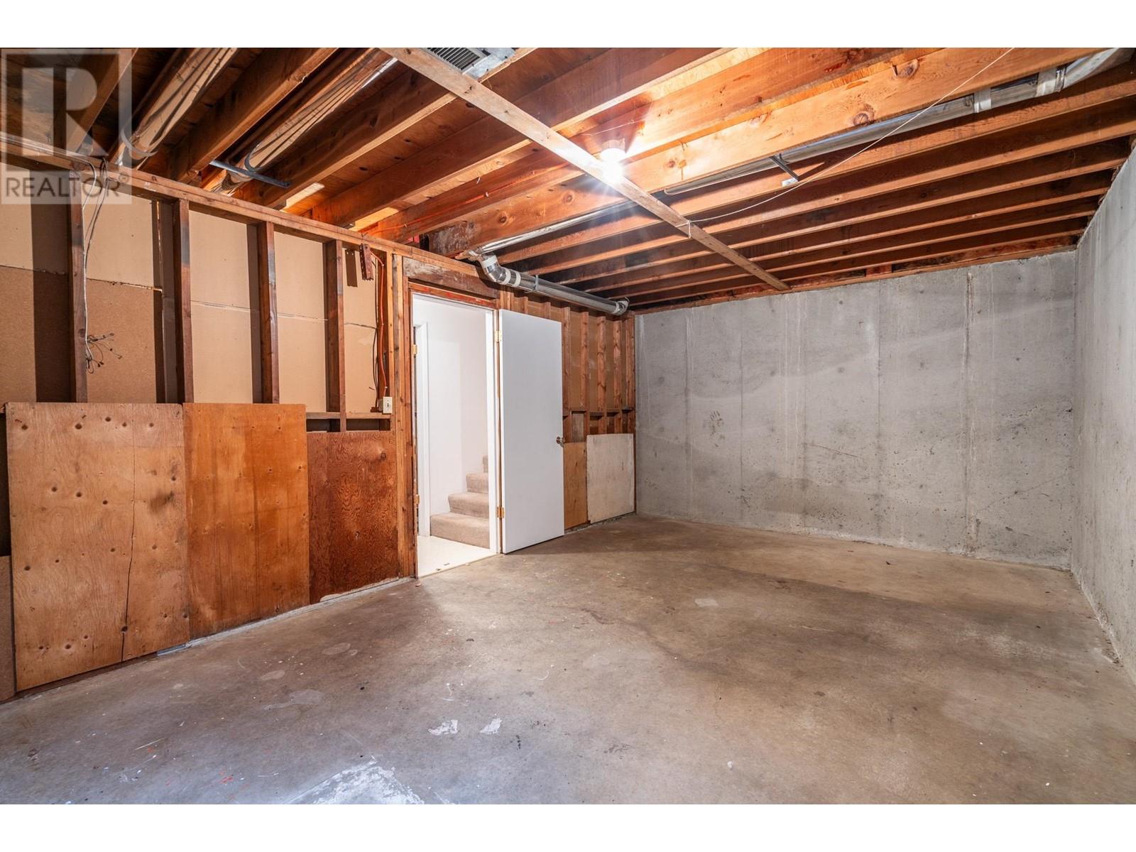 Listing Picture 27 of 36 : 3013 VEGA COURT, Burnaby / 本拿比 - 魯藝地產 Yvonne Lu Group - MLS Medallion Club Member
