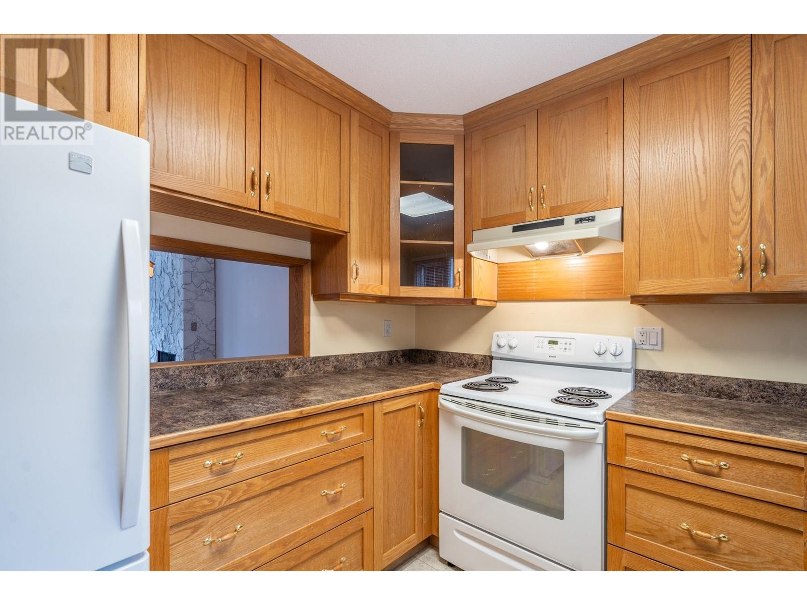 Listing Picture 3 of 36 : 3013 VEGA COURT, Burnaby / 本拿比 - 魯藝地產 Yvonne Lu Group - MLS Medallion Club Member