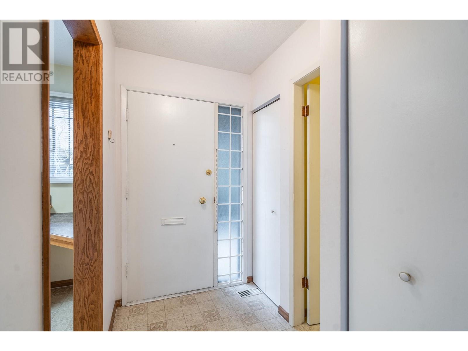 Listing Picture 5 of 36 : 3013 VEGA COURT, Burnaby / 本拿比 - 魯藝地產 Yvonne Lu Group - MLS Medallion Club Member