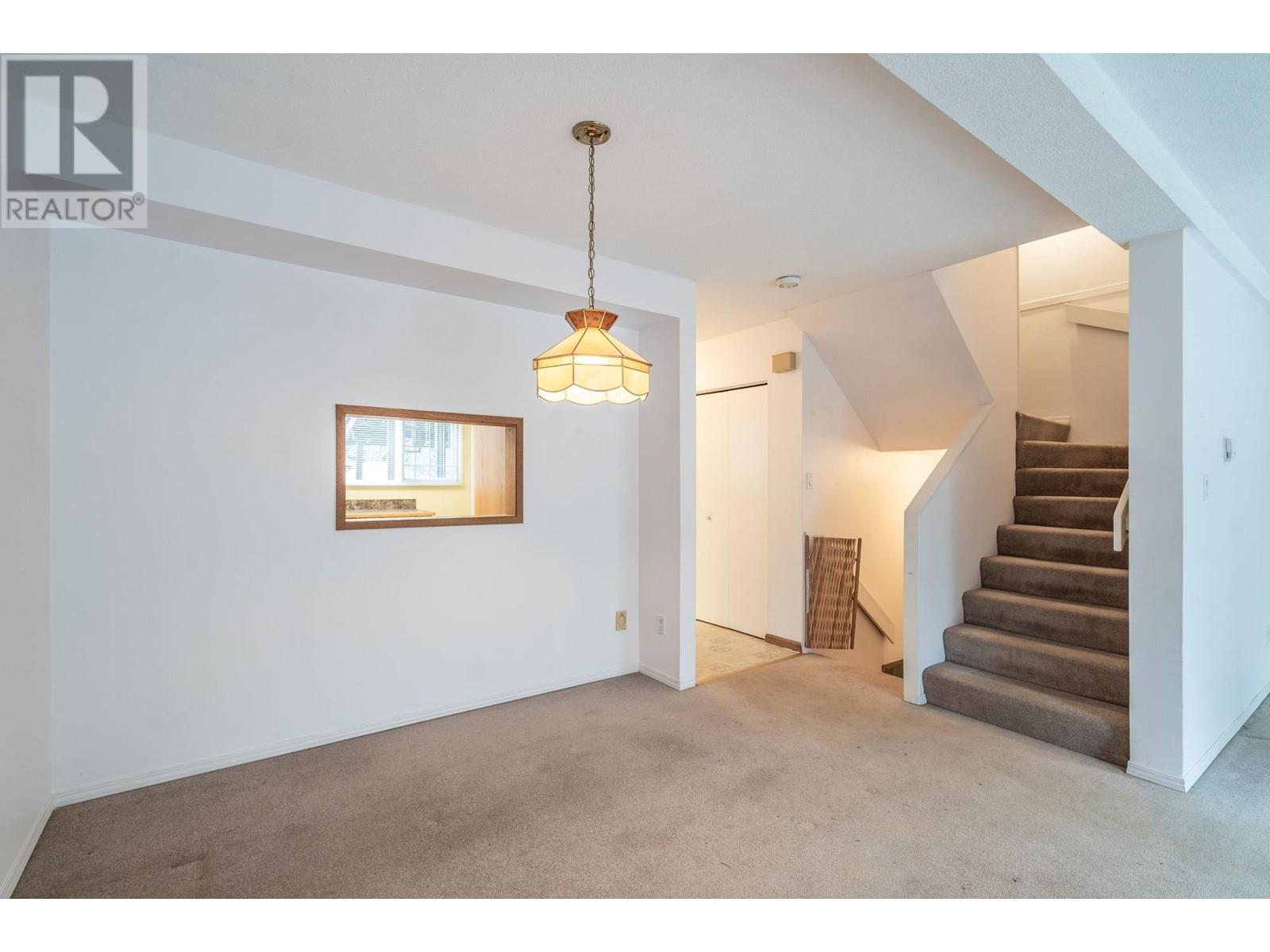 Listing Picture 8 of 36 : 3013 VEGA COURT, Burnaby / 本拿比 - 魯藝地產 Yvonne Lu Group - MLS Medallion Club Member