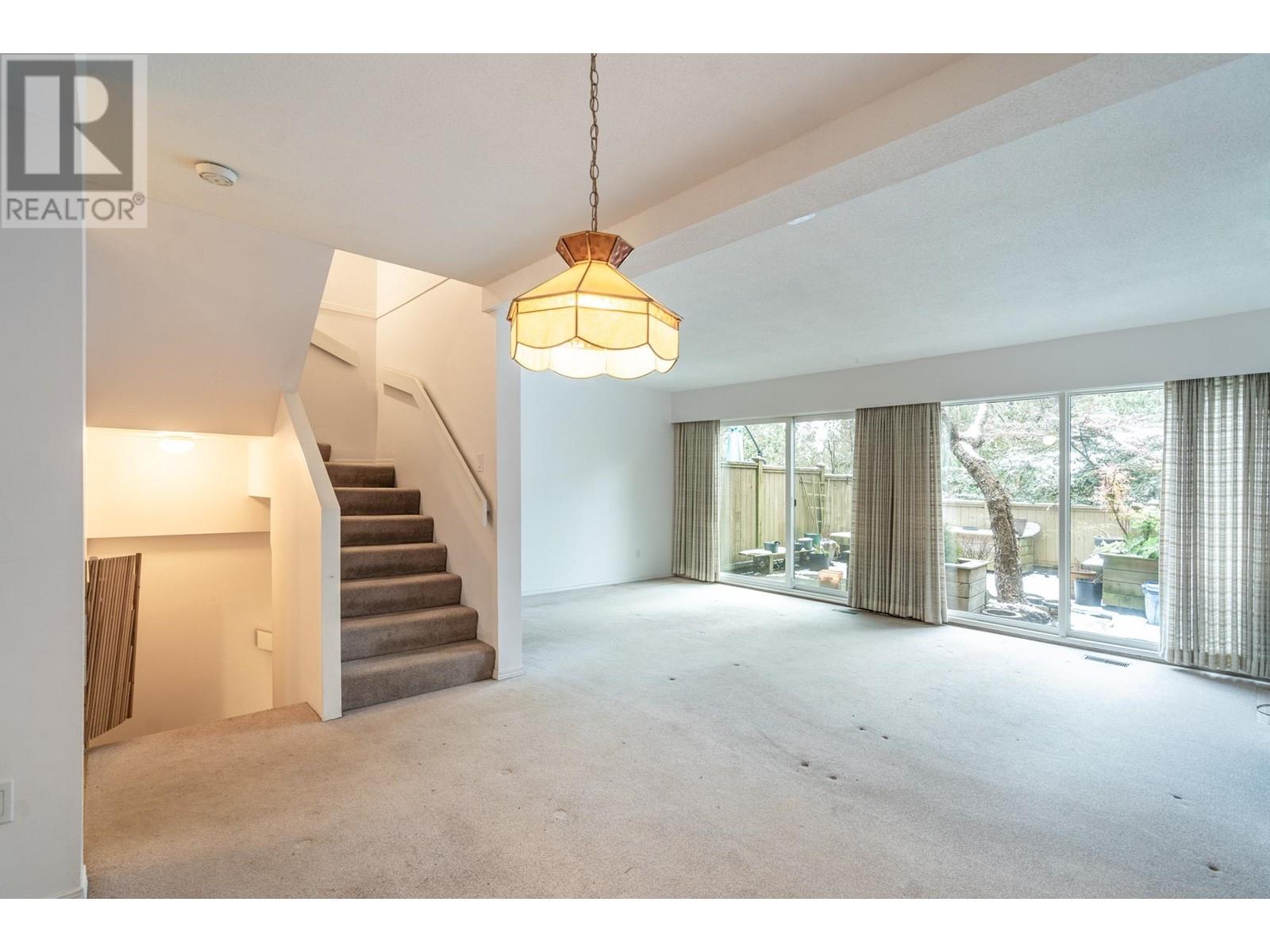 Listing Picture 9 of 36 : 3013 VEGA COURT, Burnaby / 本拿比 - 魯藝地產 Yvonne Lu Group - MLS Medallion Club Member