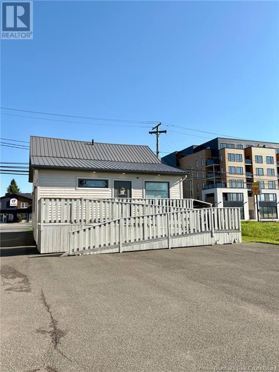 324 Champlain Street, Dieppe, New Brunswick  E1A 1P3 - Photo 4 - NB112353