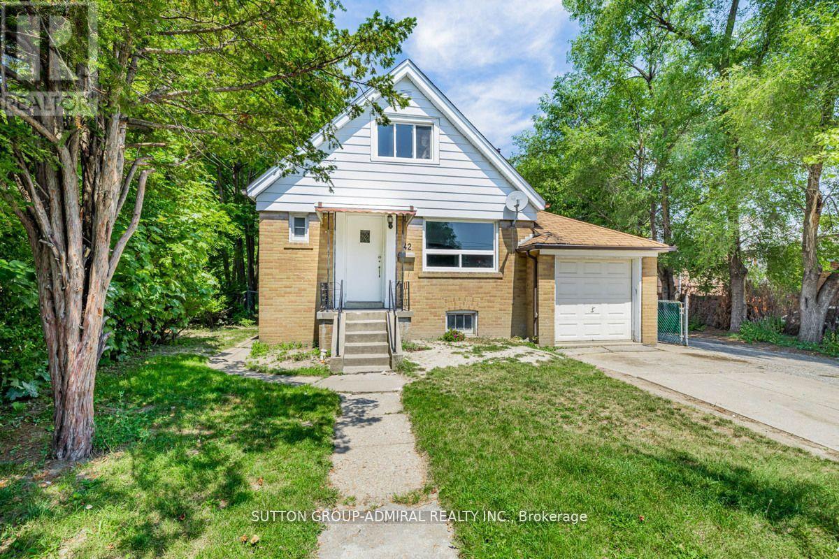 42 Dunblaine Avenue, Toronto, Ontario  M5M 2R9 - Photo 2 - C11967606