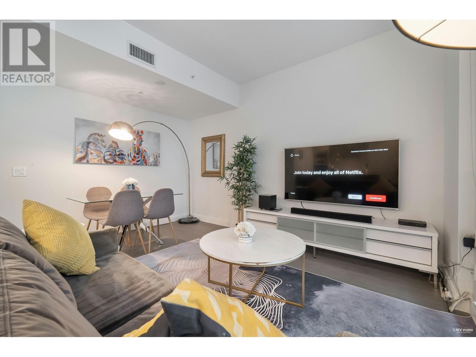 Listing Picture 2 of 38 : 4926 CAMBIE STREET, Vancouver / 溫哥華 - 魯藝地產 Yvonne Lu Group - MLS Medallion Club Member