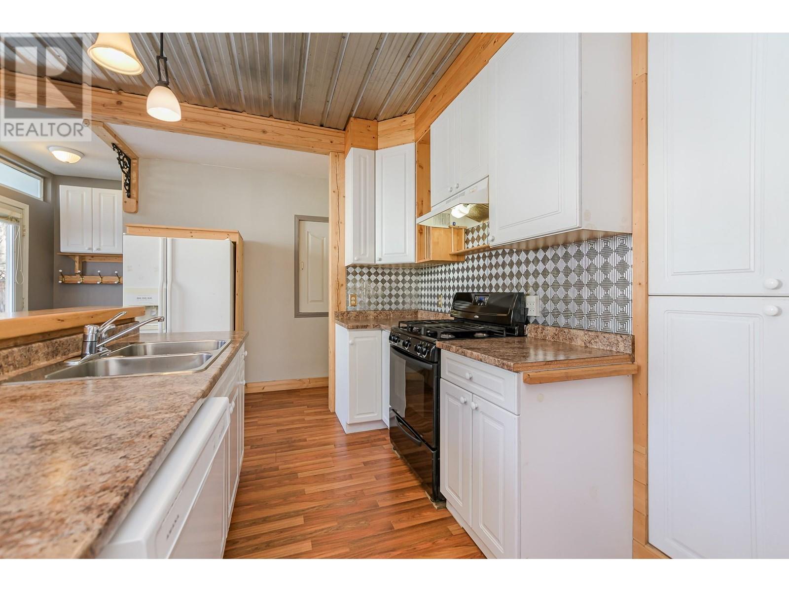 80 6 Street Ne, Salmon Arm, British Columbia  V1E 1H1 - Photo 11 - 10334775
