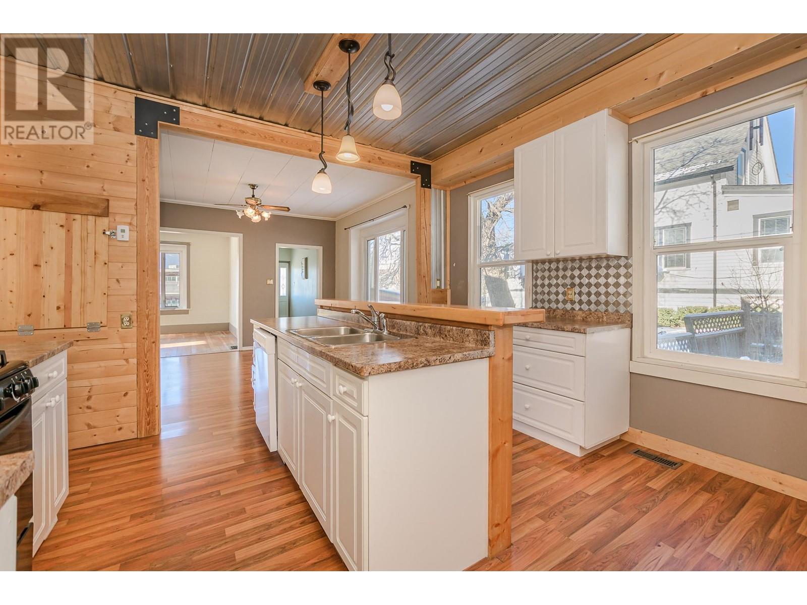 80 6 Street Ne, Salmon Arm, British Columbia  V1E 1H1 - Photo 9 - 10334775