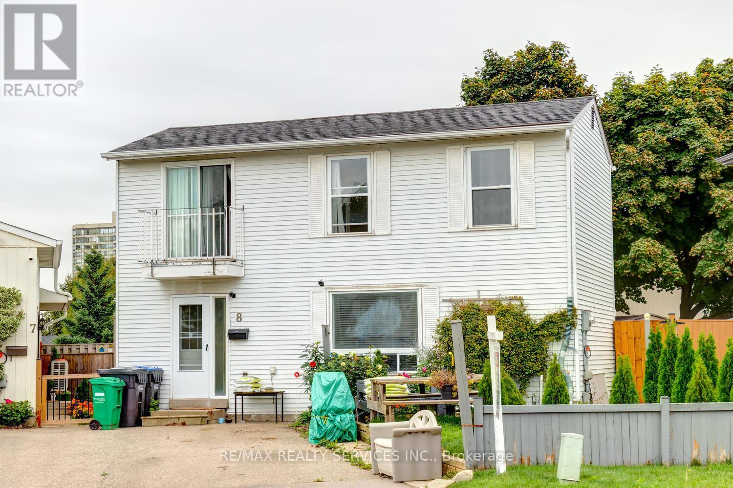 Property at 8 HEATHERSIDE COURT image 1