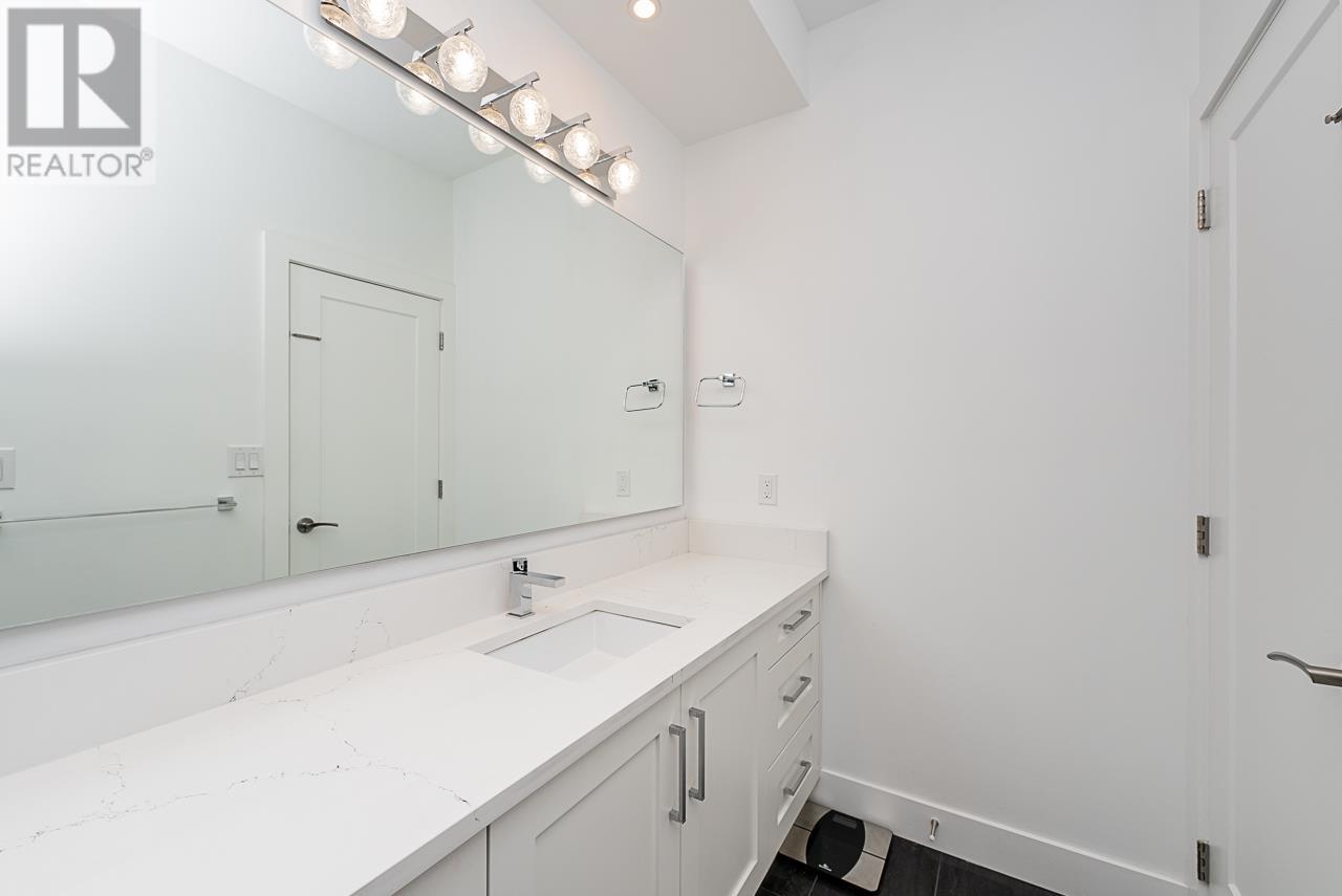 4829 Woodglen Court, Burnaby, British Columbia  V5G 2X8 - Photo 14 - R2964128