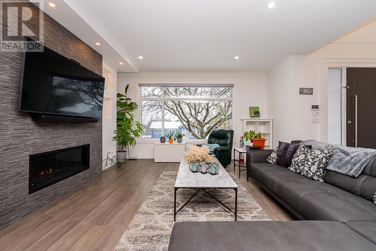 4829 Woodglen Court, Burnaby, British Columbia  V5G 2X8 - Photo 9 - R2964128