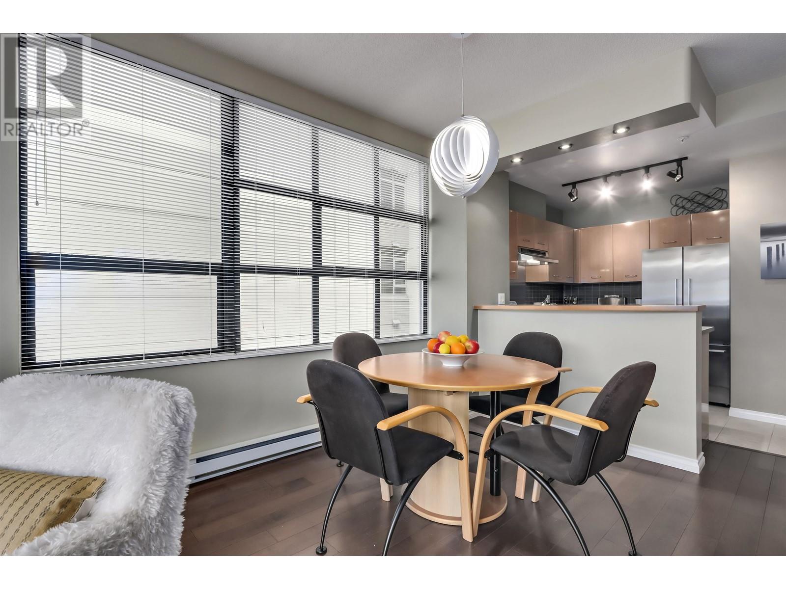 Listing Picture 10 of 23 : 404 2268 REDBUD LANE, Vancouver / 溫哥華 - 魯藝地產 Yvonne Lu Group - MLS Medallion Club Member