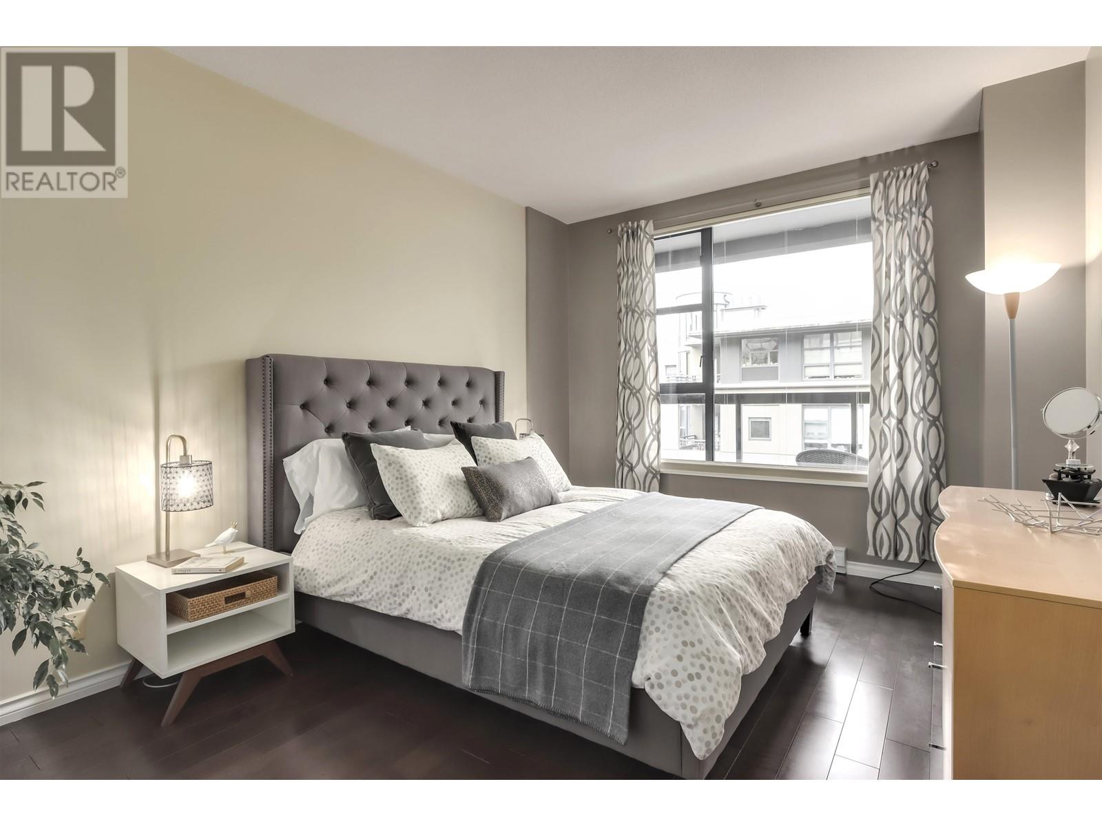 Listing Picture 17 of 23 : 404 2268 REDBUD LANE, Vancouver / 溫哥華 - 魯藝地產 Yvonne Lu Group - MLS Medallion Club Member