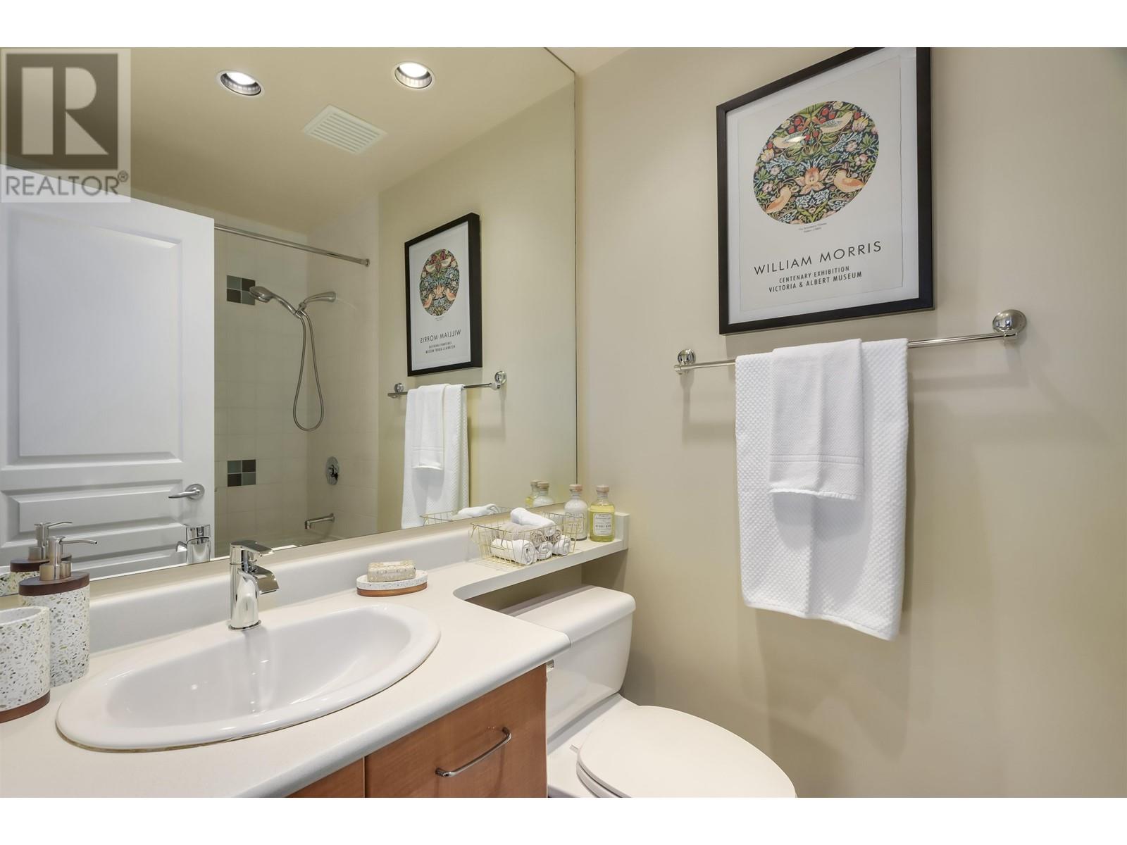 Listing Picture 19 of 23 : 404 2268 REDBUD LANE, Vancouver / 溫哥華 - 魯藝地產 Yvonne Lu Group - MLS Medallion Club Member