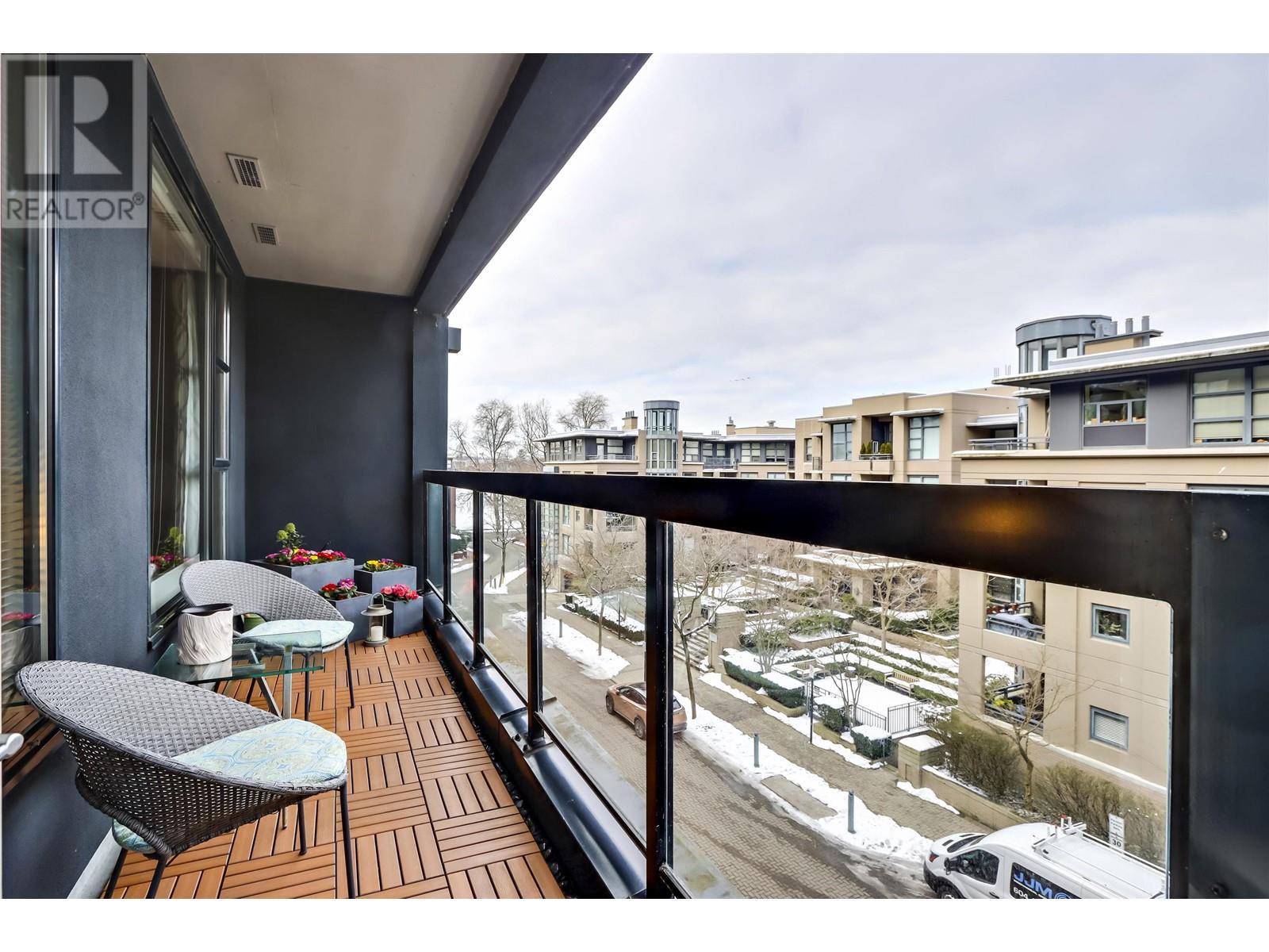 Listing Picture 4 of 23 : 404 2268 REDBUD LANE, Vancouver / 溫哥華 - 魯藝地產 Yvonne Lu Group - MLS Medallion Club Member