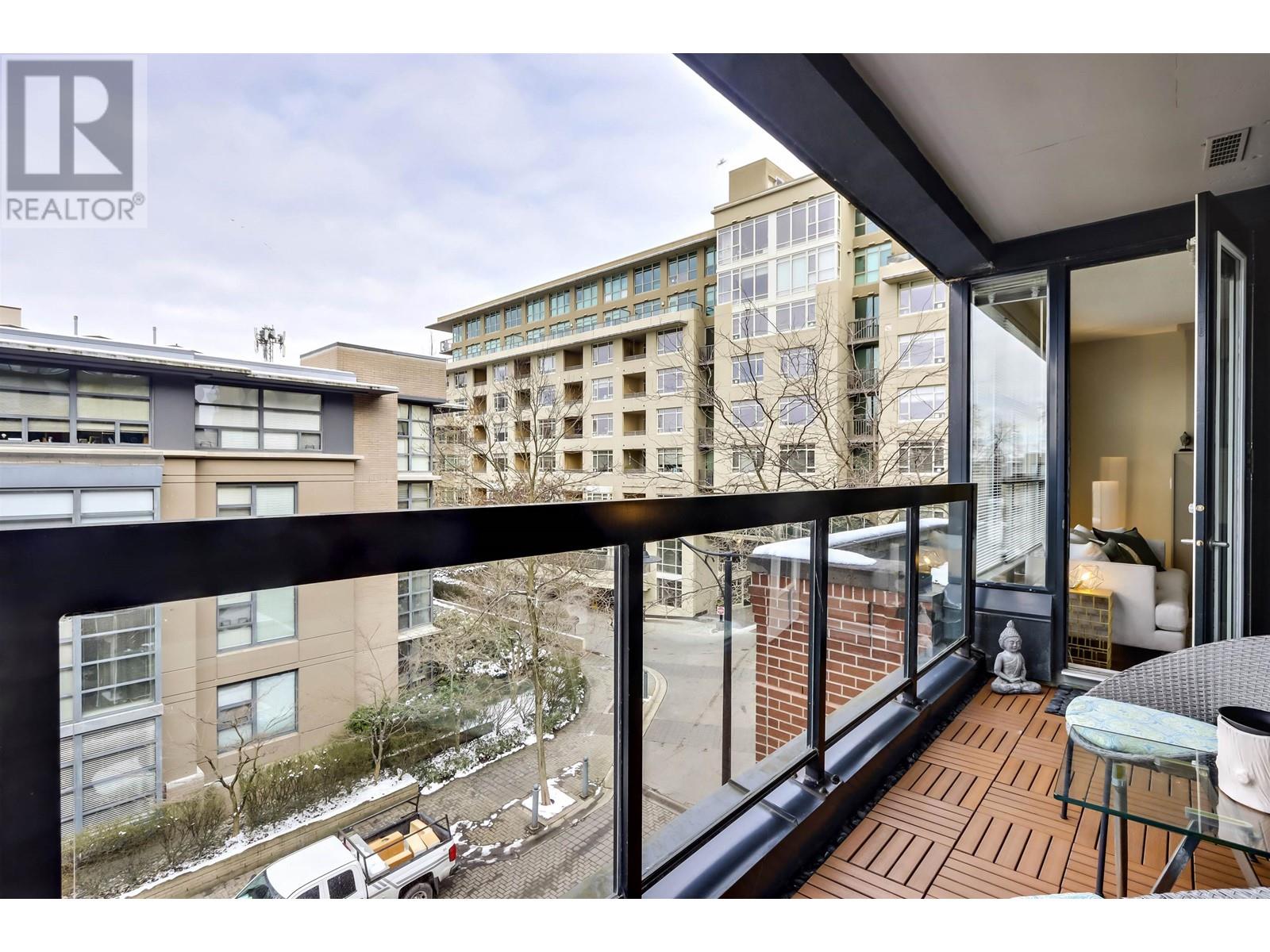 Listing Picture 5 of 23 : 404 2268 REDBUD LANE, Vancouver / 溫哥華 - 魯藝地產 Yvonne Lu Group - MLS Medallion Club Member