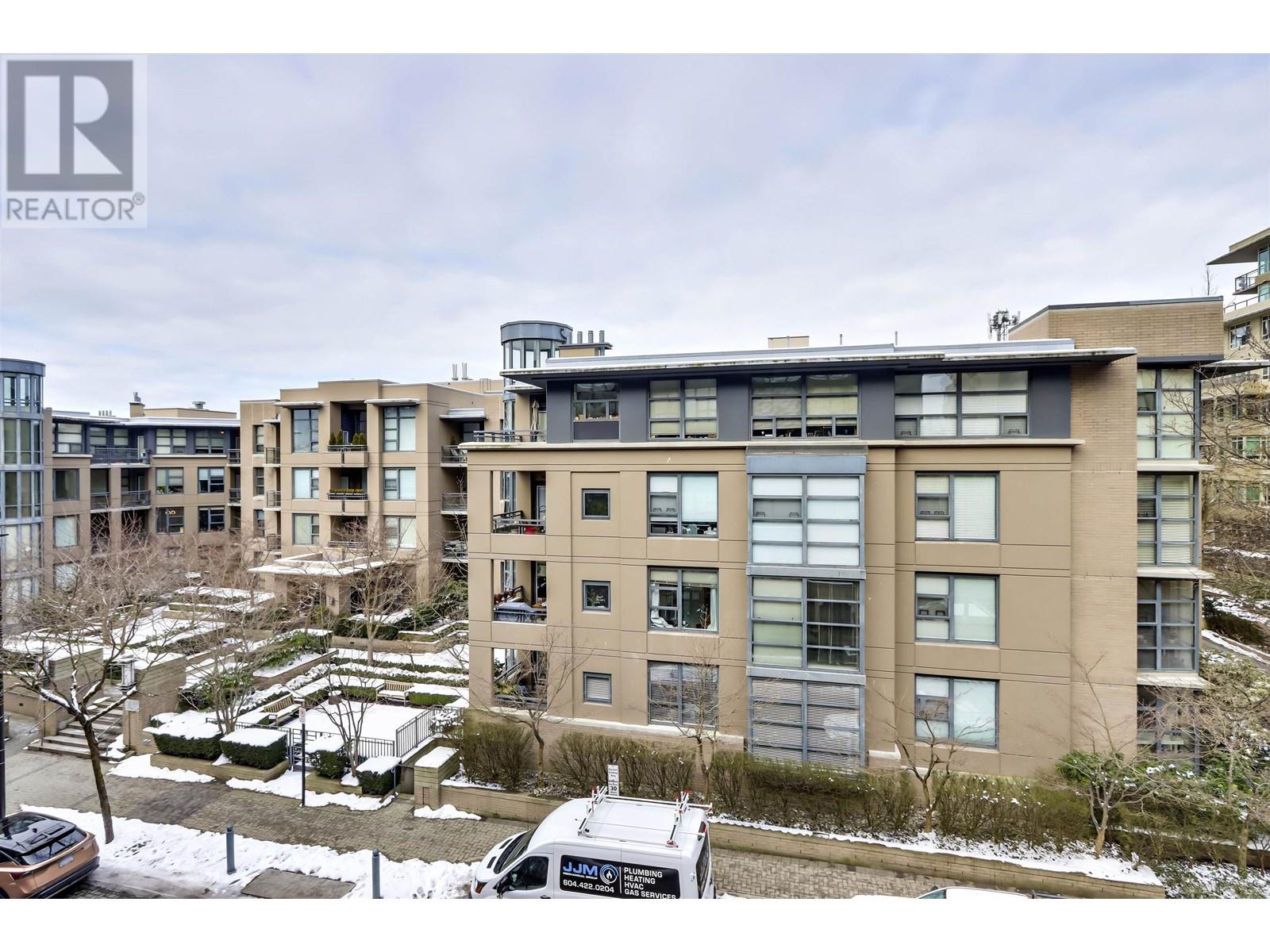 Listing Picture 8 of 23 : 404 2268 REDBUD LANE, Vancouver / 溫哥華 - 魯藝地產 Yvonne Lu Group - MLS Medallion Club Member