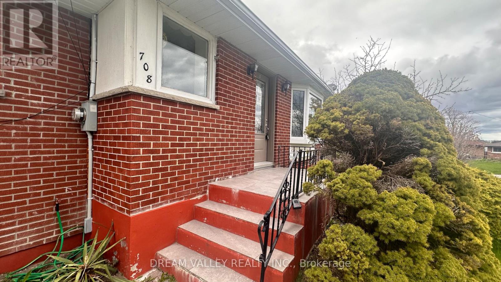 708 Tennyson Avenue, Oshawa, Ontario  L1H 3K4 - Photo 3 - E11967782