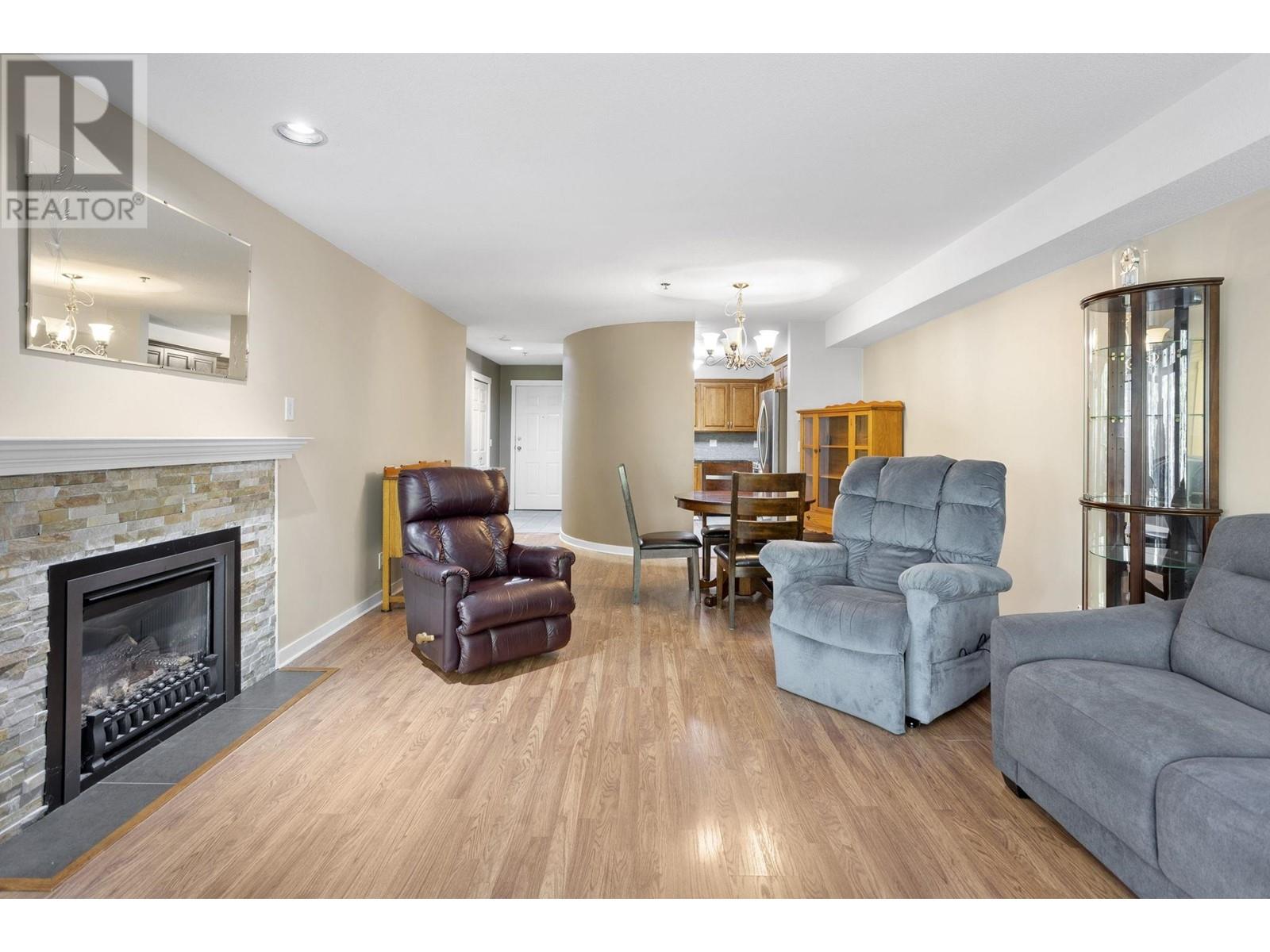 407 6737 Station Hill Court, Burnaby, British Columbia  V3N 4V2 - Photo 5 - R2965553
