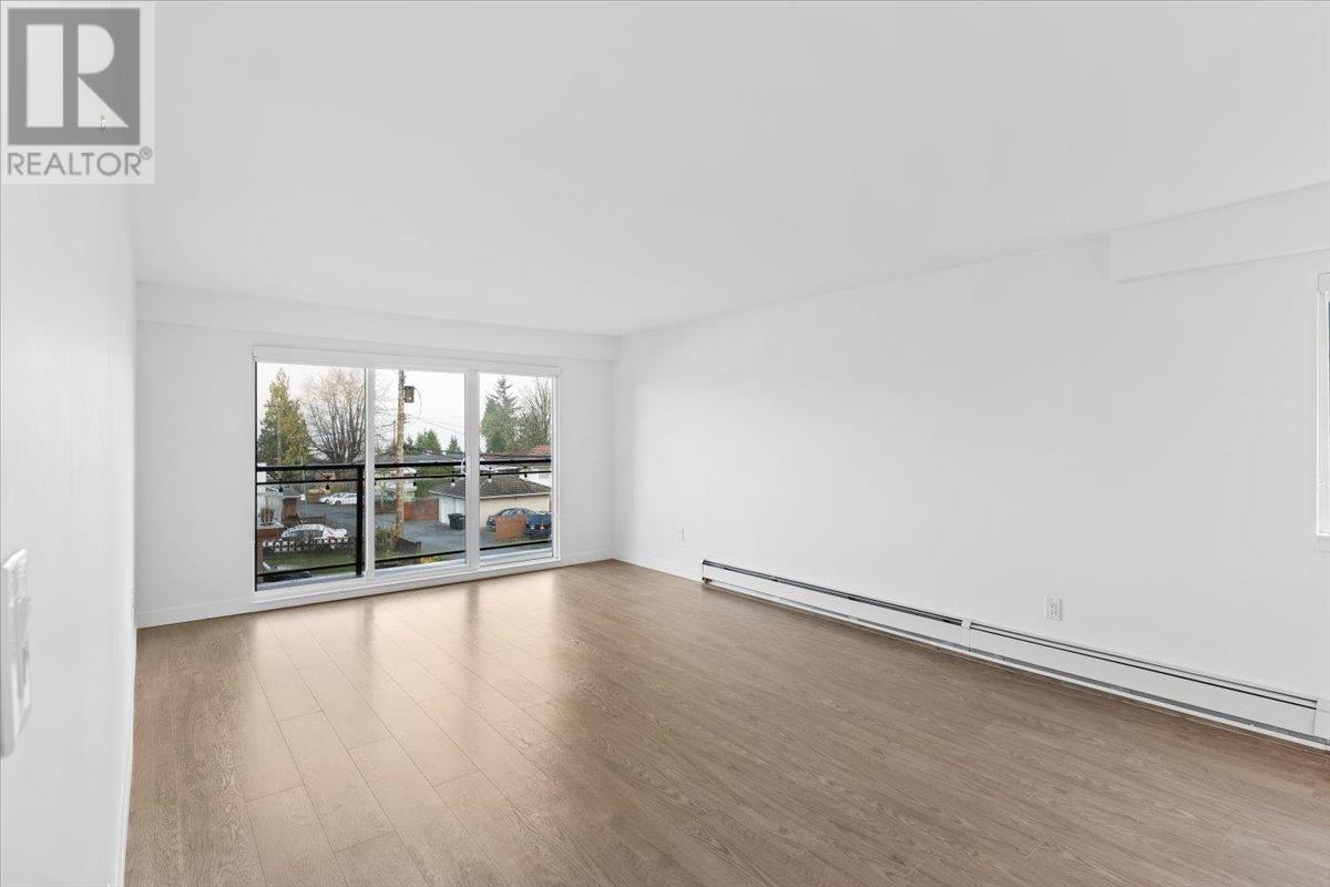 Listing Picture 10 of 30 : 205 4625 GRANGE STREET, Burnaby / 本拿比 - 魯藝地產 Yvonne Lu Group - MLS Medallion Club Member