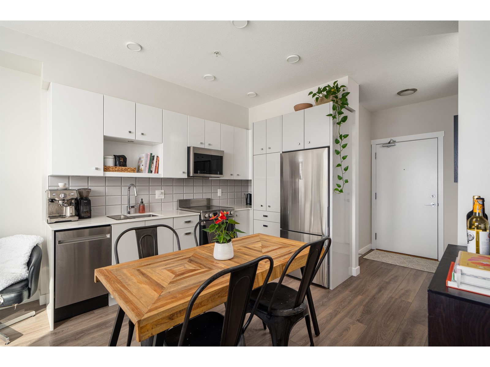 404 10838 Whalley Boulevard, Surrey, British Columbia  V3R 0G8 - Photo 6 - R2965747