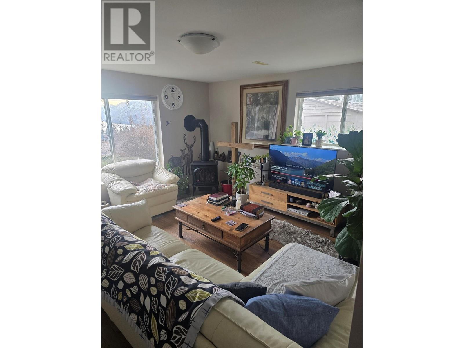 6261 Thompson Drive, Peachland, British Columbia  V0H 1X8 - Photo 7 - 10331682