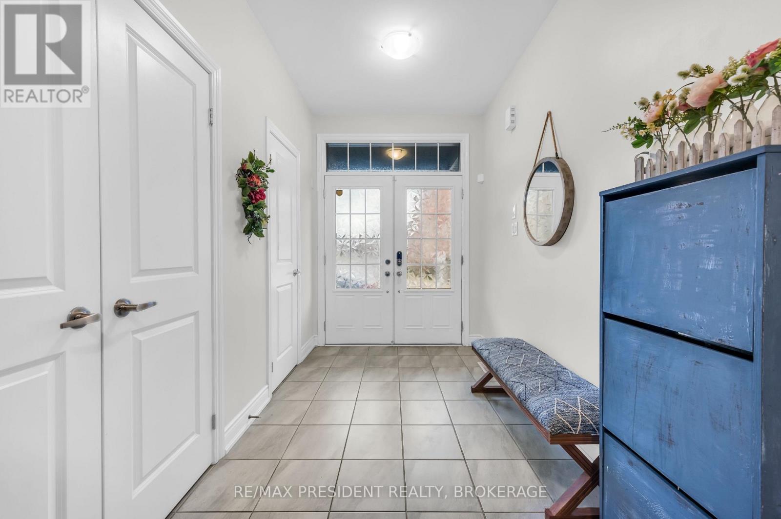 Property at 40 OAKMORE LANE image 3