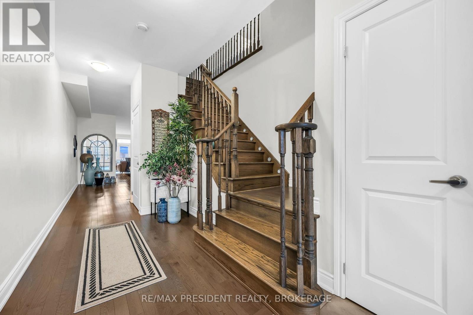 Property at 40 OAKMORE LANE image 4