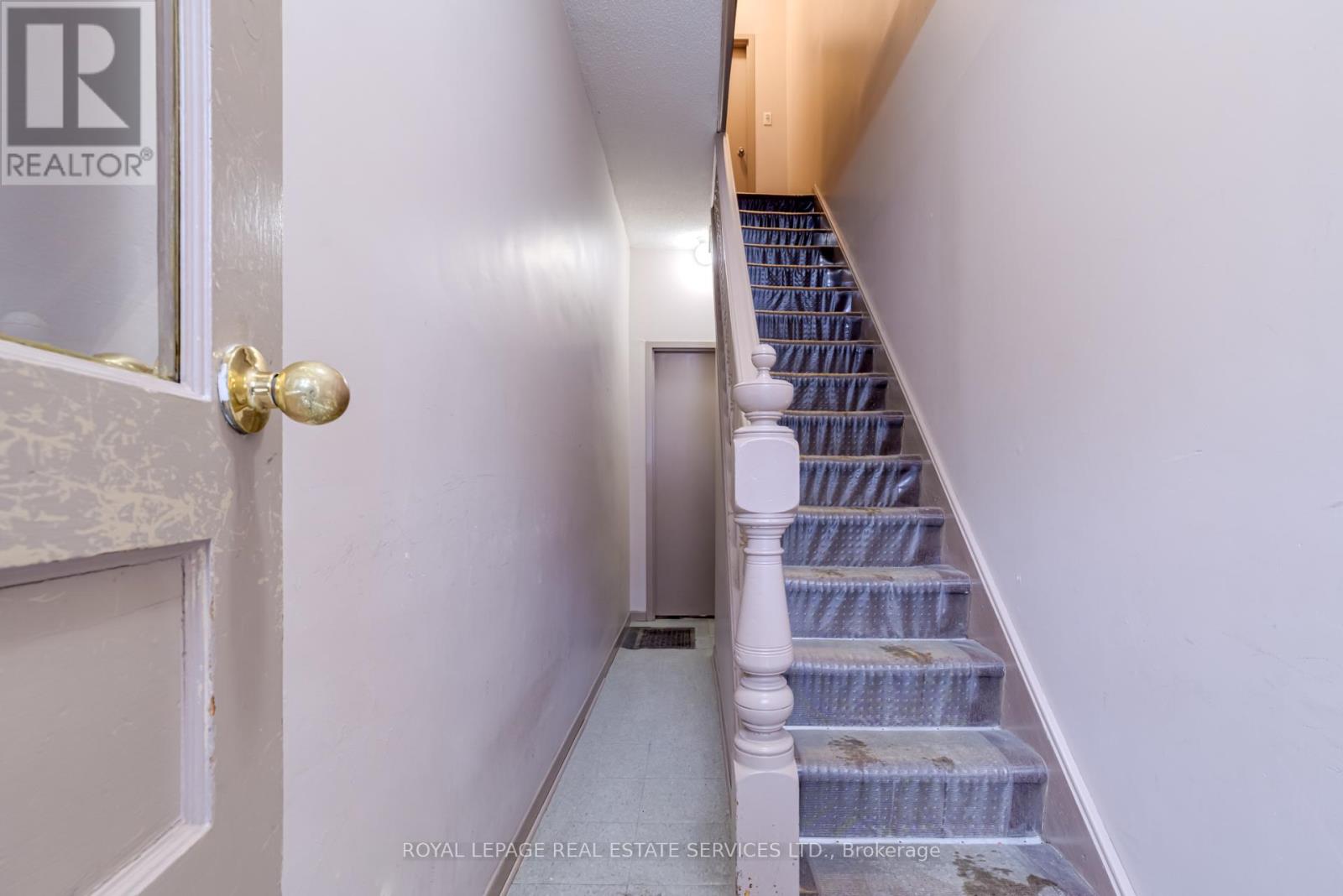 Property at 1075 COLLEGE STREET image 5