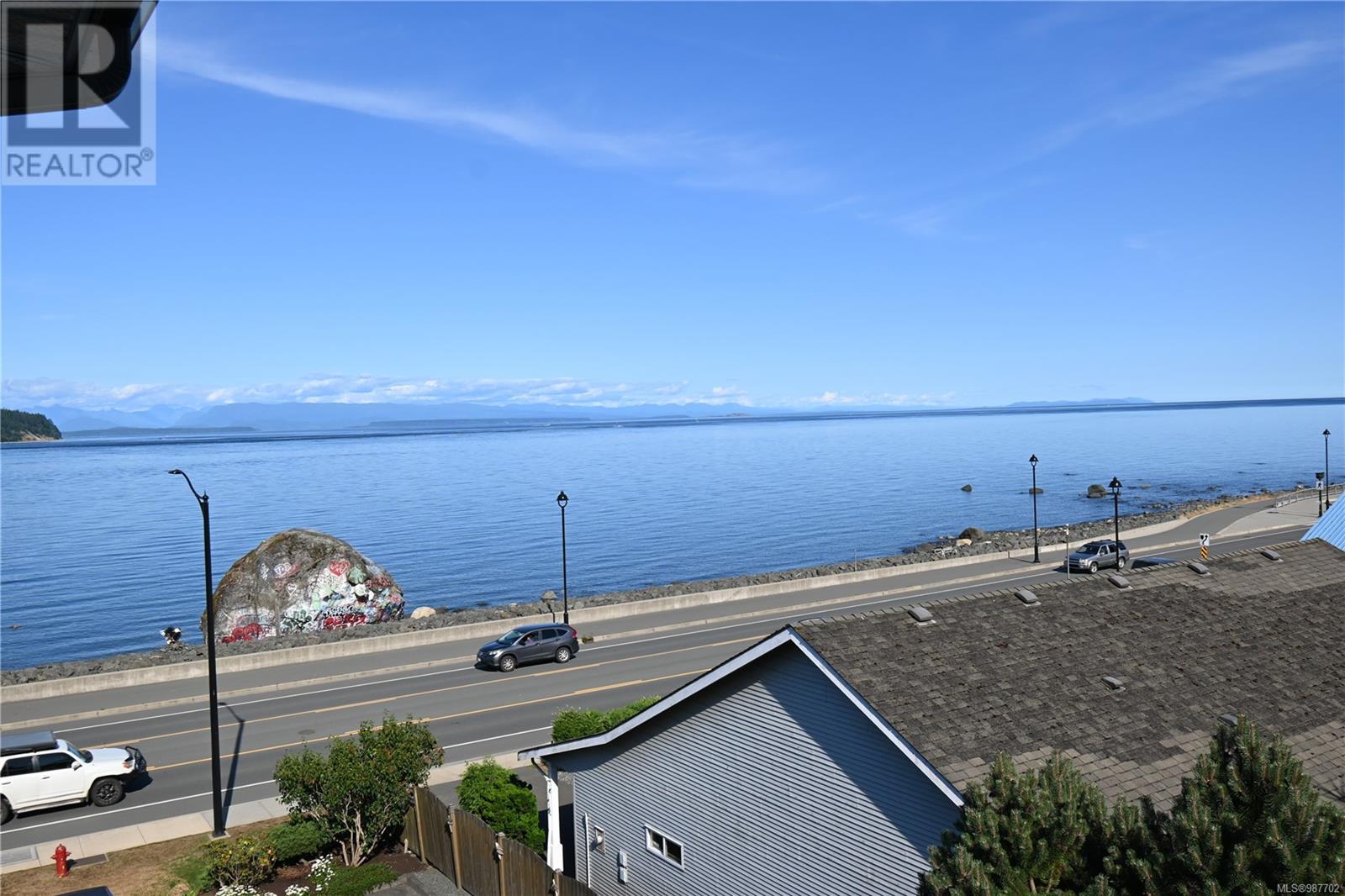 Property at 301 1216 Island Hwy S image 3