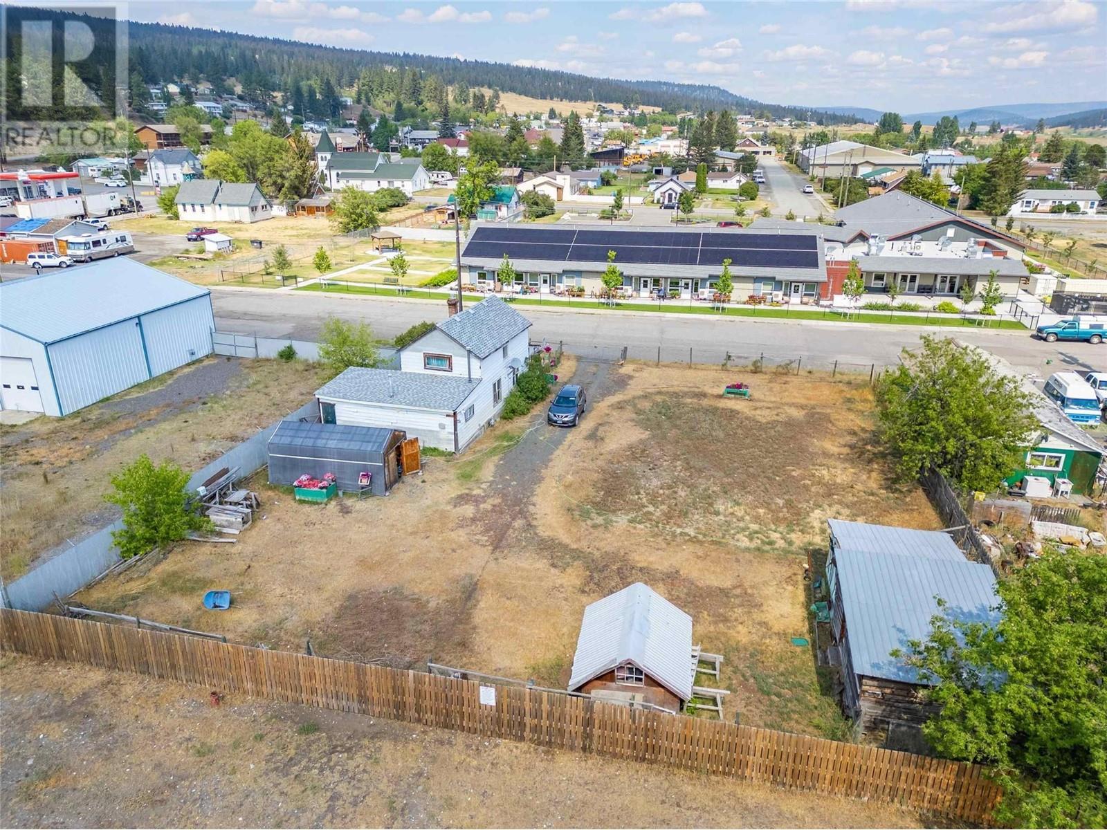 307 Smith Avenue, Clinton, British Columbia V0K 1K0 - Photo 2 - 10335135