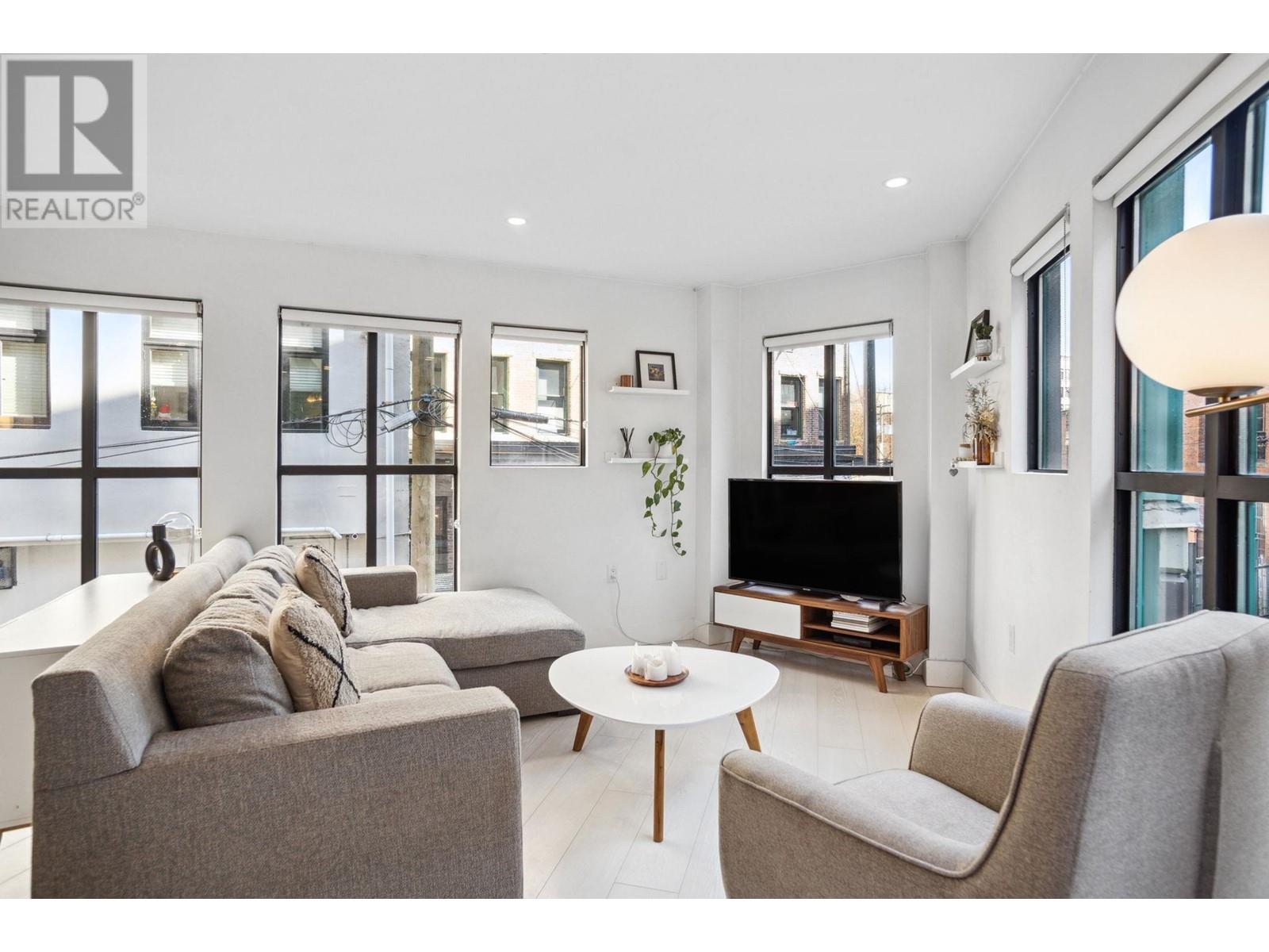 4 9 E CORDOVA STREET, Vancouver