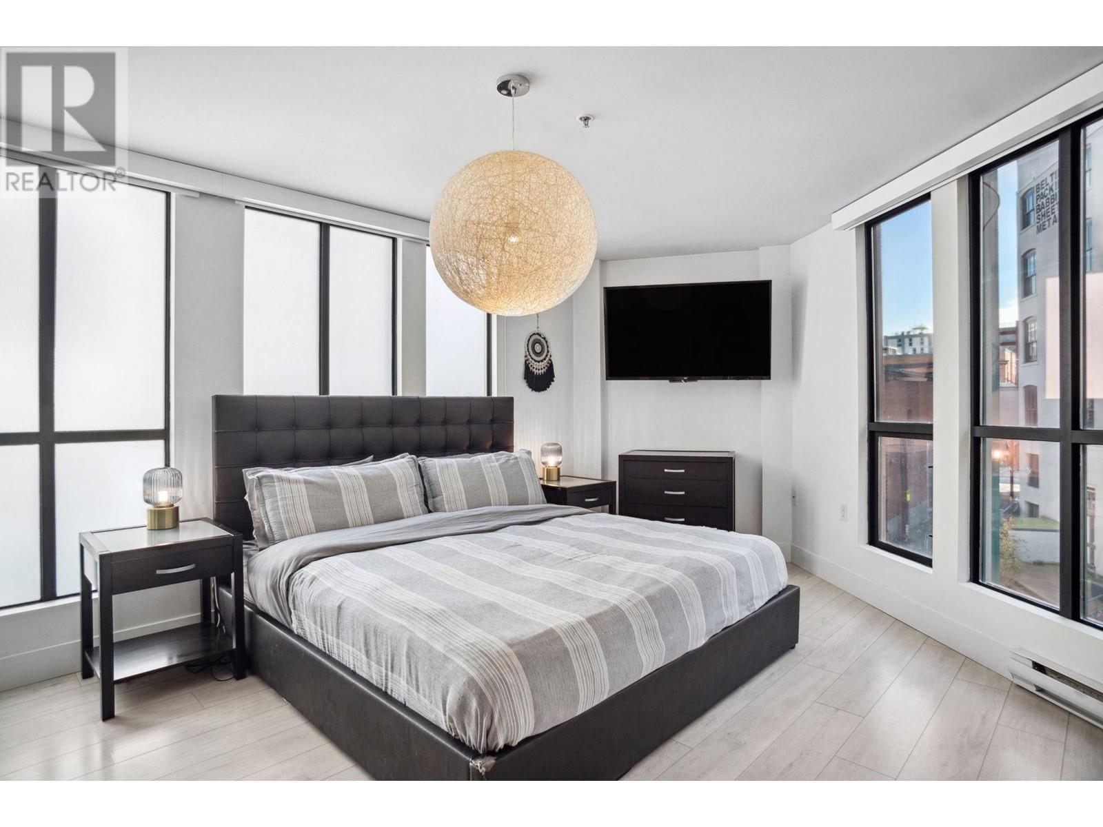 Listing Picture 10 of 14 : 4 9 E CORDOVA STREET, Vancouver / 溫哥華 - 魯藝地產 Yvonne Lu Group - MLS Medallion Club Member