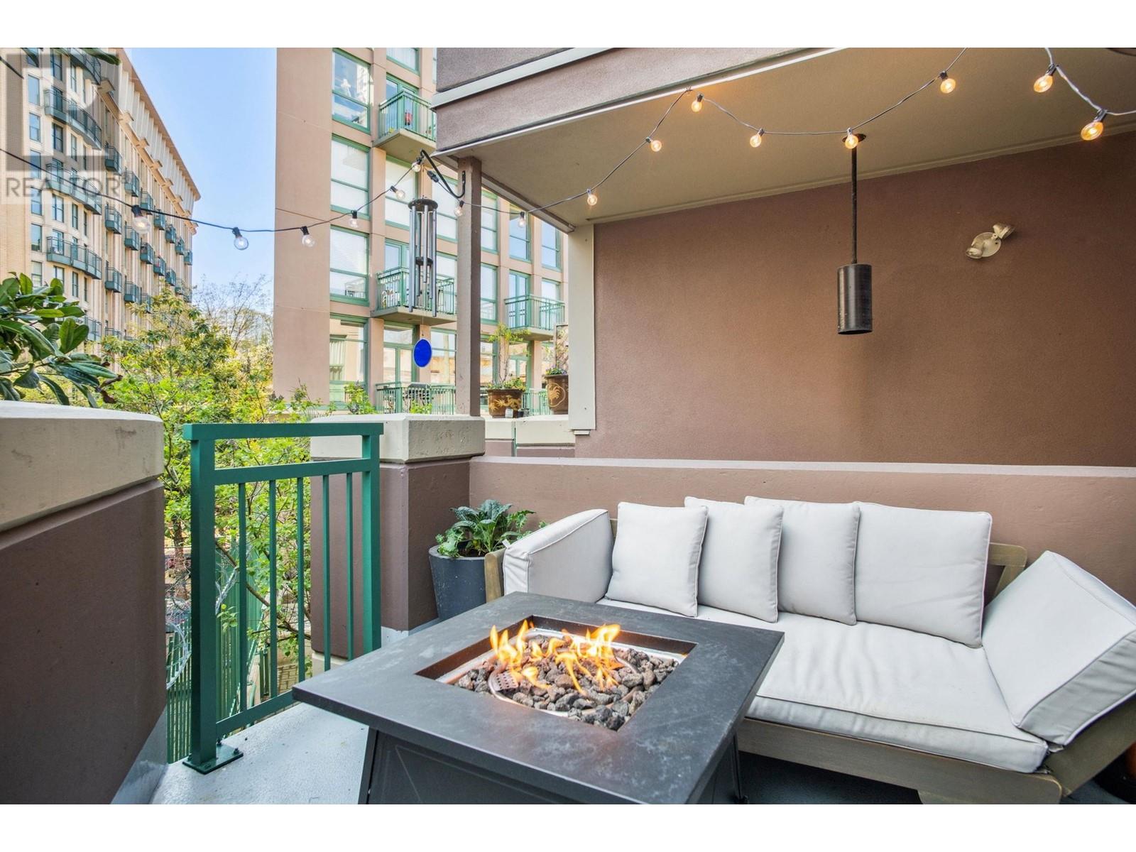 Listing Picture 13 of 14 : 4 9 E CORDOVA STREET, Vancouver / 溫哥華 - 魯藝地產 Yvonne Lu Group - MLS Medallion Club Member