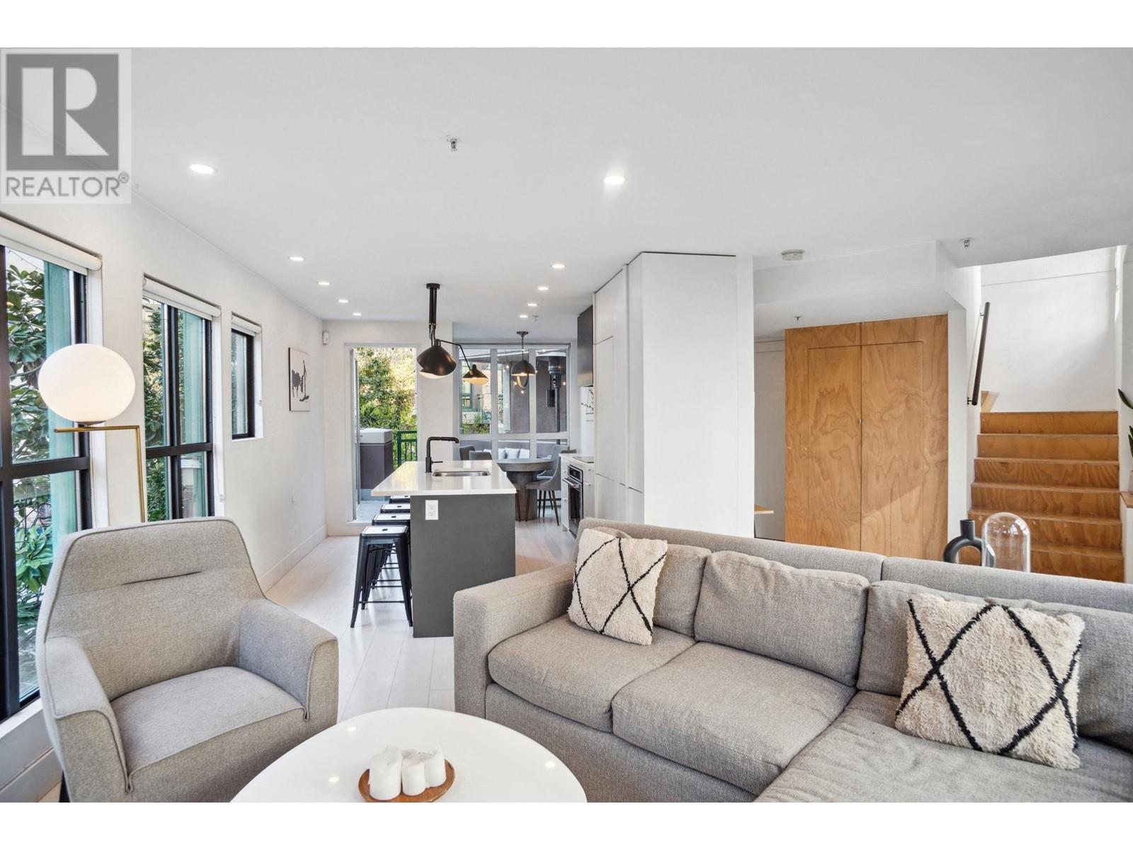 Listing Picture 4 of 14 : 4 9 E CORDOVA STREET, Vancouver / 溫哥華 - 魯藝地產 Yvonne Lu Group - MLS Medallion Club Member