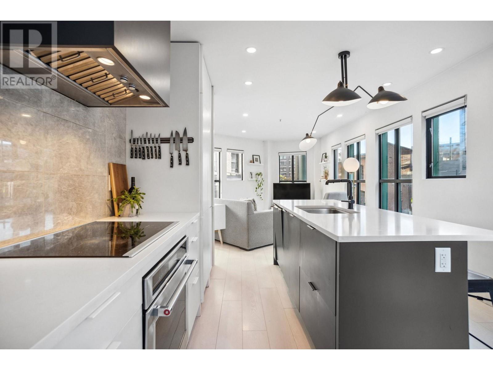 Listing Picture 7 of 14 : 4 9 E CORDOVA STREET, Vancouver / 溫哥華 - 魯藝地產 Yvonne Lu Group - MLS Medallion Club Member