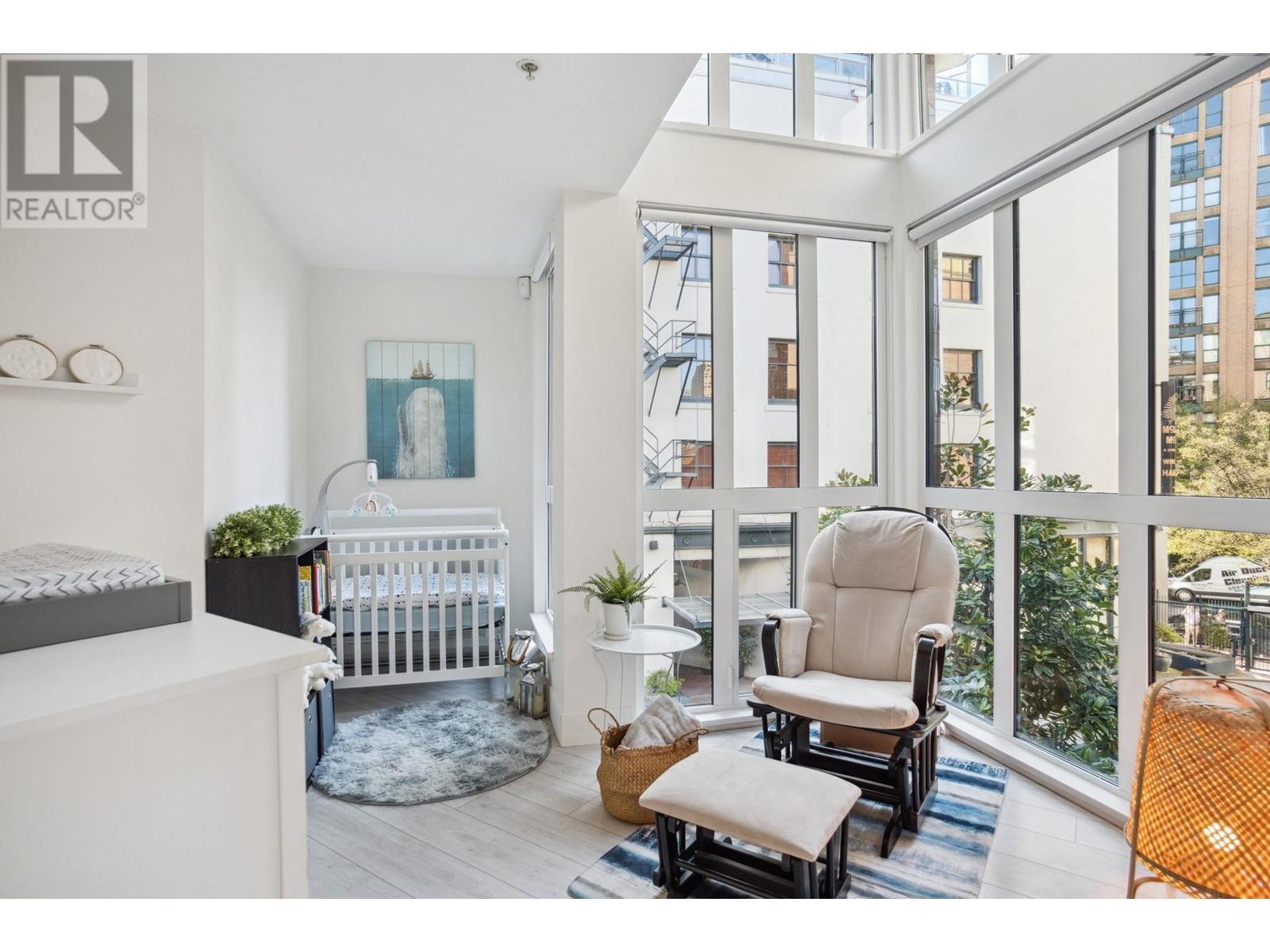 Listing Picture 9 of 14 : 4 9 E CORDOVA STREET, Vancouver / 溫哥華 - 魯藝地產 Yvonne Lu Group - MLS Medallion Club Member