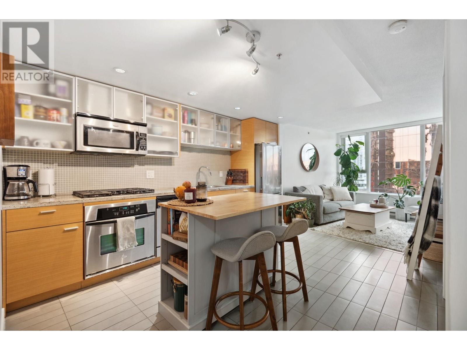 907 33 SMITHE STREET, Vancouver