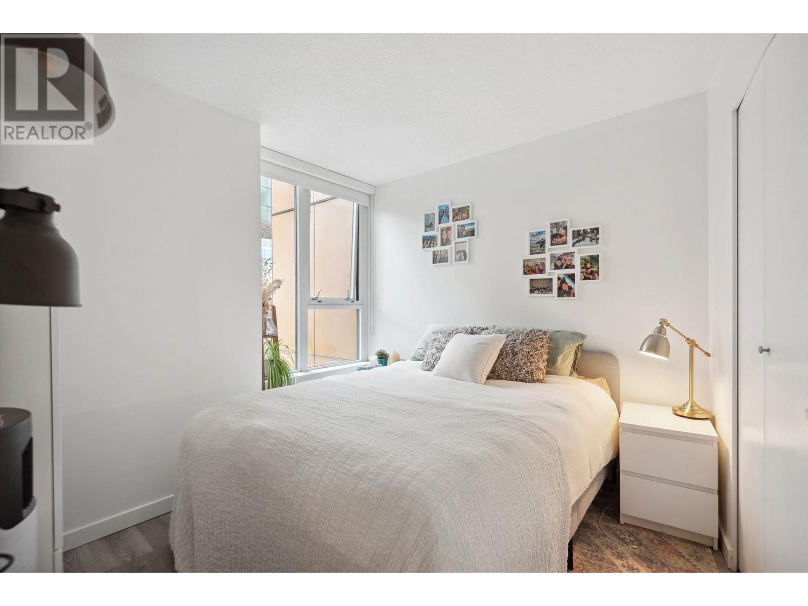 Listing Picture 10 of 34 : 907 33 SMITHE STREET, Vancouver / 溫哥華 - 魯藝地產 Yvonne Lu Group - MLS Medallion Club Member