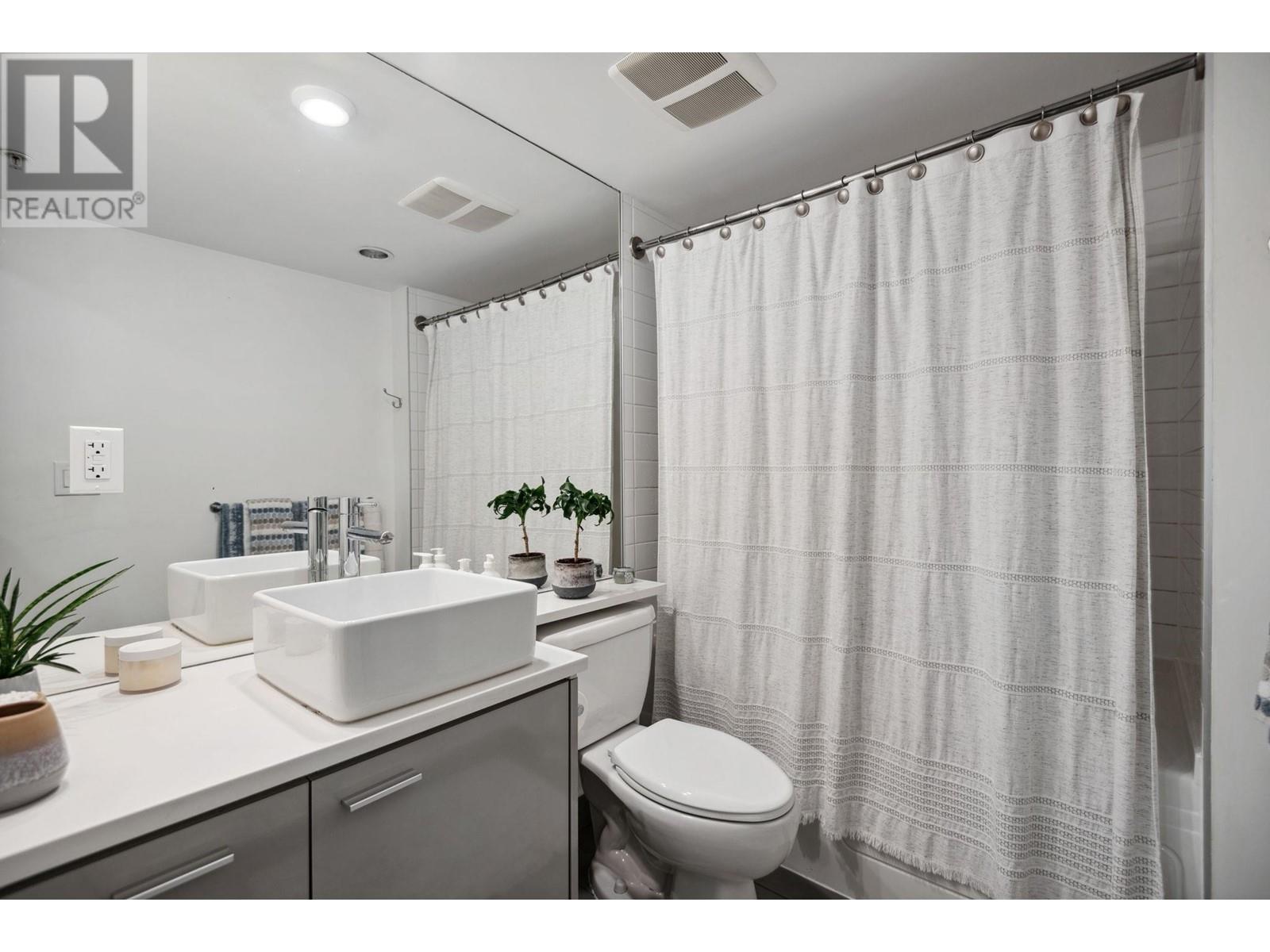 Listing Picture 12 of 34 : 907 33 SMITHE STREET, Vancouver / 溫哥華 - 魯藝地產 Yvonne Lu Group - MLS Medallion Club Member