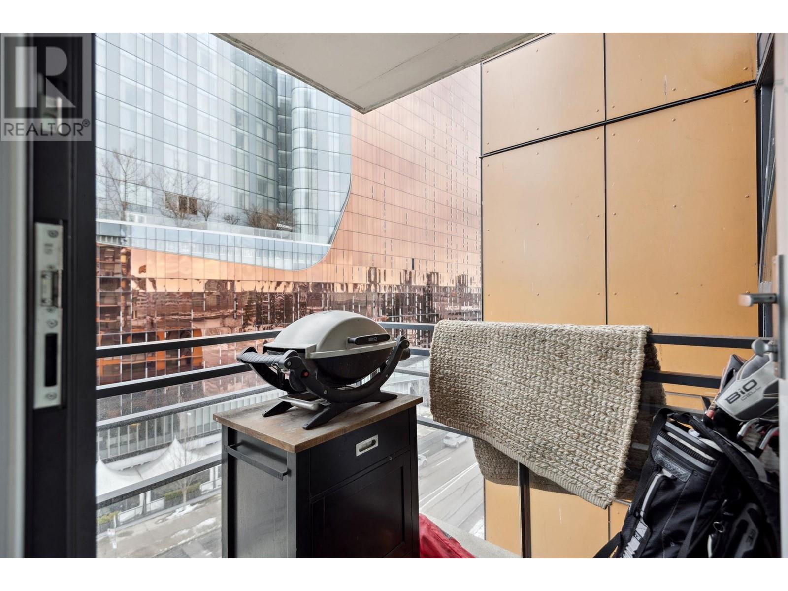 Listing Picture 15 of 34 : 907 33 SMITHE STREET, Vancouver / 溫哥華 - 魯藝地產 Yvonne Lu Group - MLS Medallion Club Member